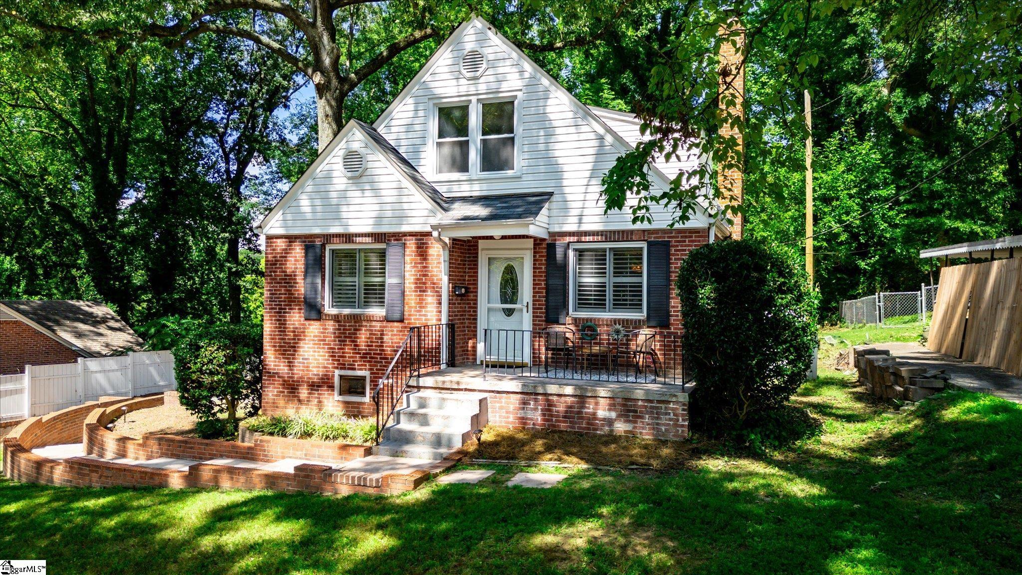 Photo 1 of Single family home for sale at 218 Mcmakin Dr, Greenville, SC 29617 | MLS# 1603990 | Listing updated on 2026-09-17