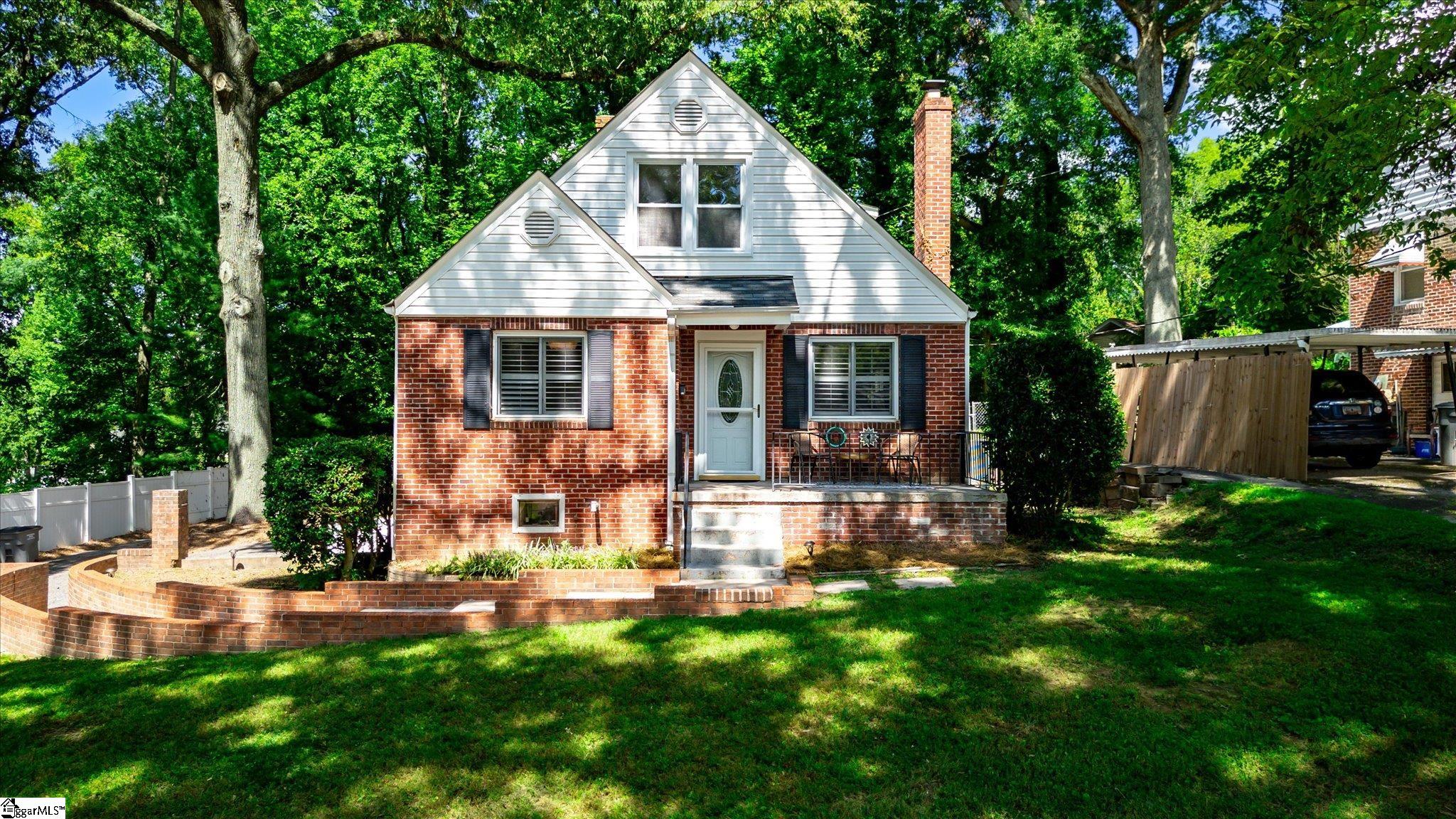 Photo 2 of Single family home for sale at 218 Mcmakin Dr, Greenville, SC 29617 | MLS# 1603990 | Listing updated on 2026-09-17