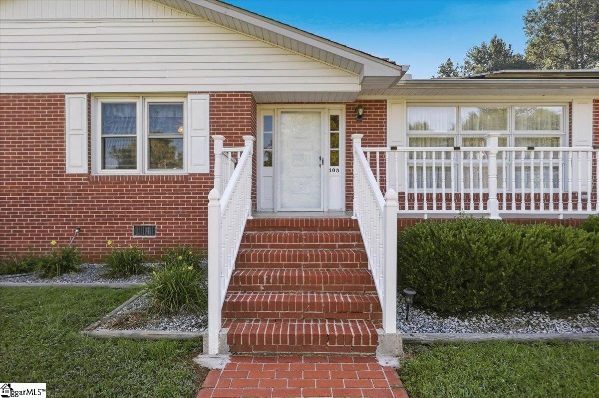 Photo 2 of Single family home for sale at 105 Lipscombe Dr, Travelers Rest, SC 29690 | MLS# 1603994 | Listing updated on 2026-09-17
