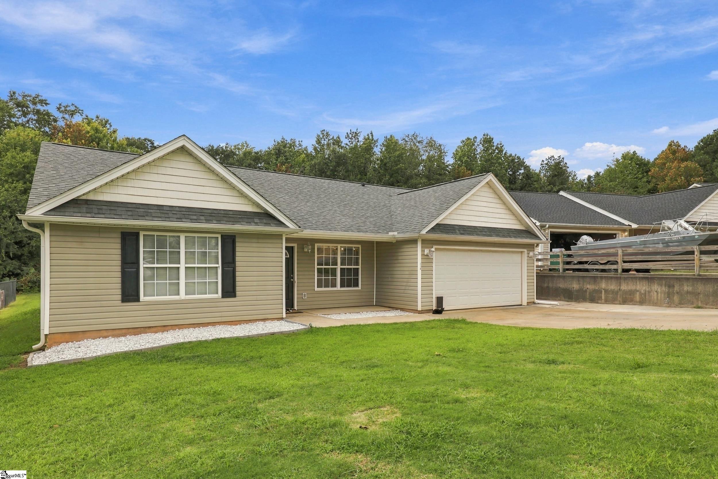 Photo 3 of Single family home for sale at 270 Chateau St, Boiling Springs, SC 29316 | MLS# 1604002 | Listing updated on 2026-09-17
