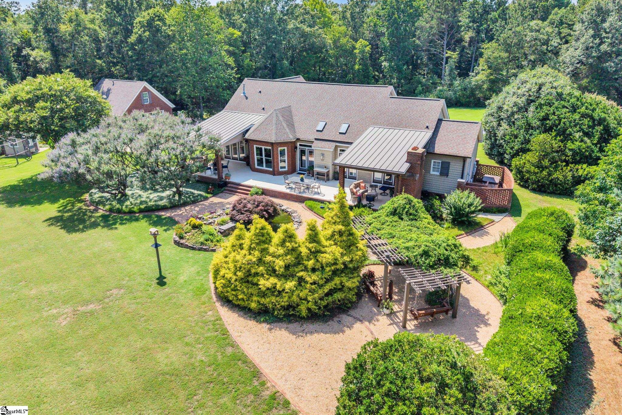 Photo 4 of Single family home for sale at 32 Debonair Way, Simpsonville, SC 29681 | MLS# 1604009 | Listing updated on 2026-09-17