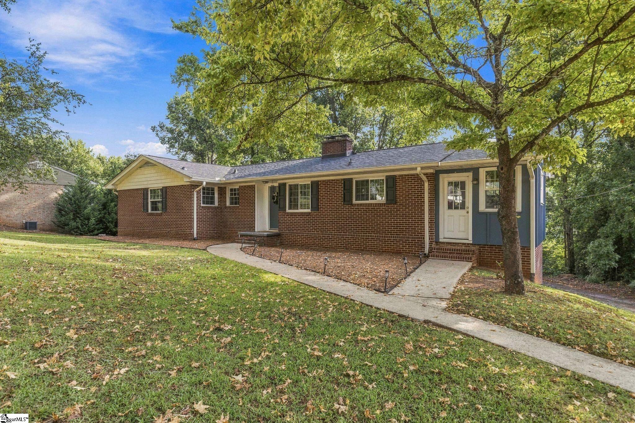 Photo 2 of Single family home for sale at 204 Hermitage Rd, Greenville, SC 29615 | MLS# 1604011 | Listing updated on 2026-09-17