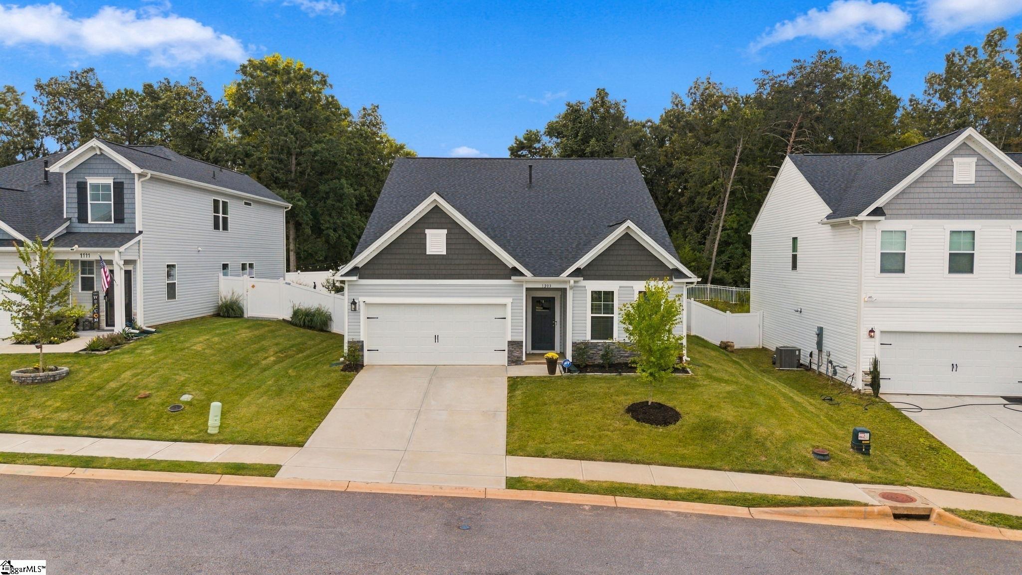 Photo 2 of Single family home for sale at 1203 Maridian St, Simpsonville, SC 29680 | MLS# 1604013 | Listing updated on 2026-09-17