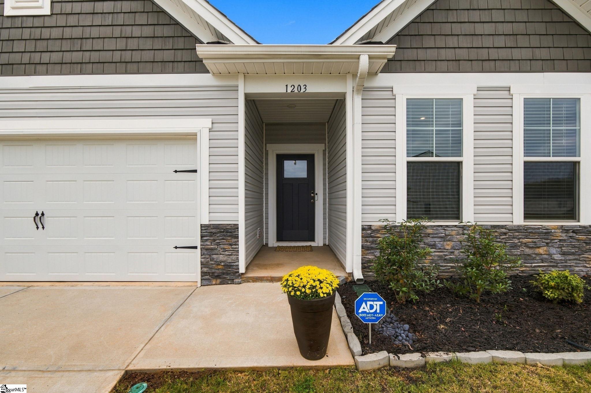 Photo 3 of Single family home for sale at 1203 Maridian St, Simpsonville, SC 29680 | MLS# 1604013 | Listing updated on 2026-09-17