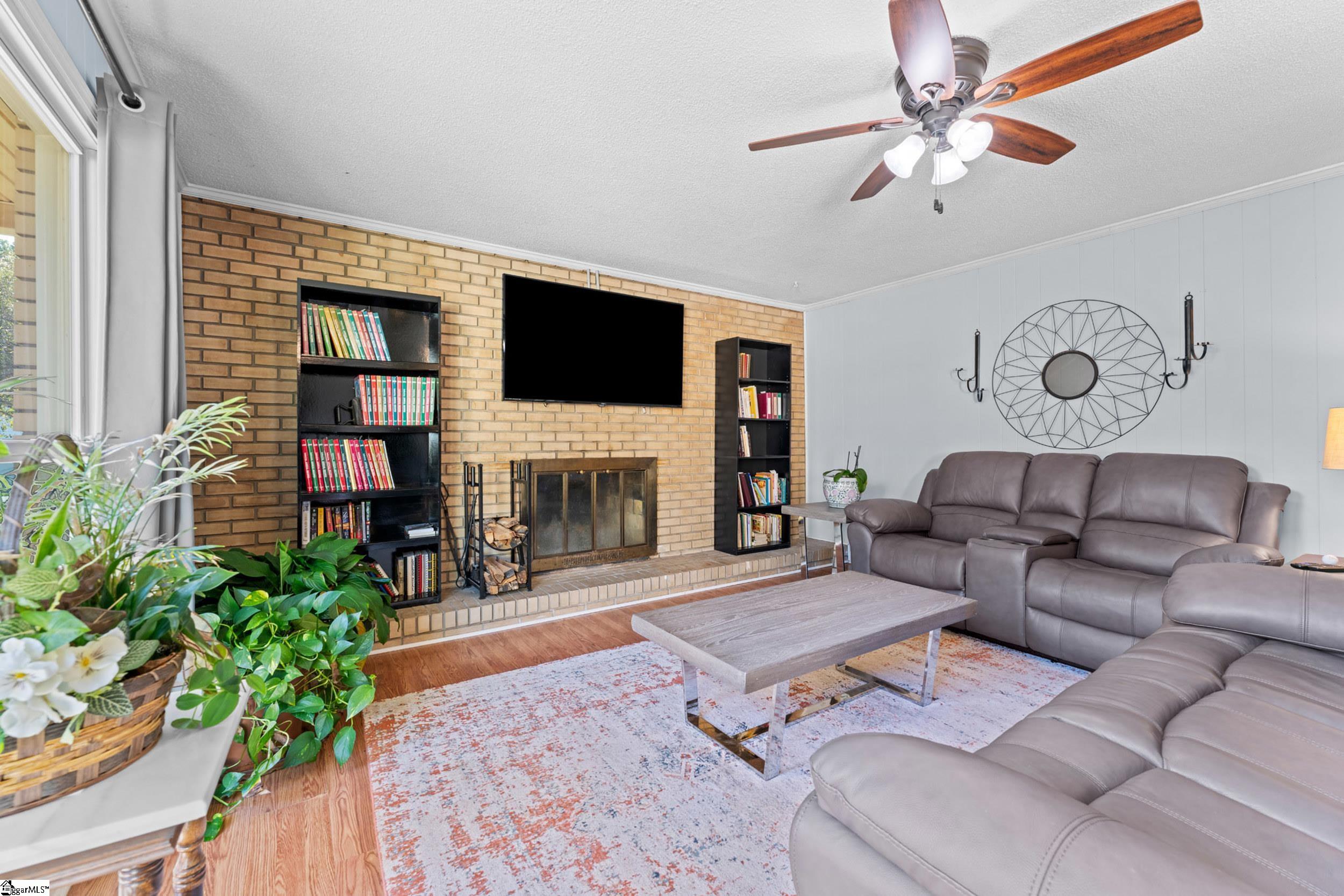 Photo 4 of Single family home for sale at 201 Eastview Dr, Simpsonville, SC 29681 | MLS# 1604038 | Listing updated on 2026-09-17