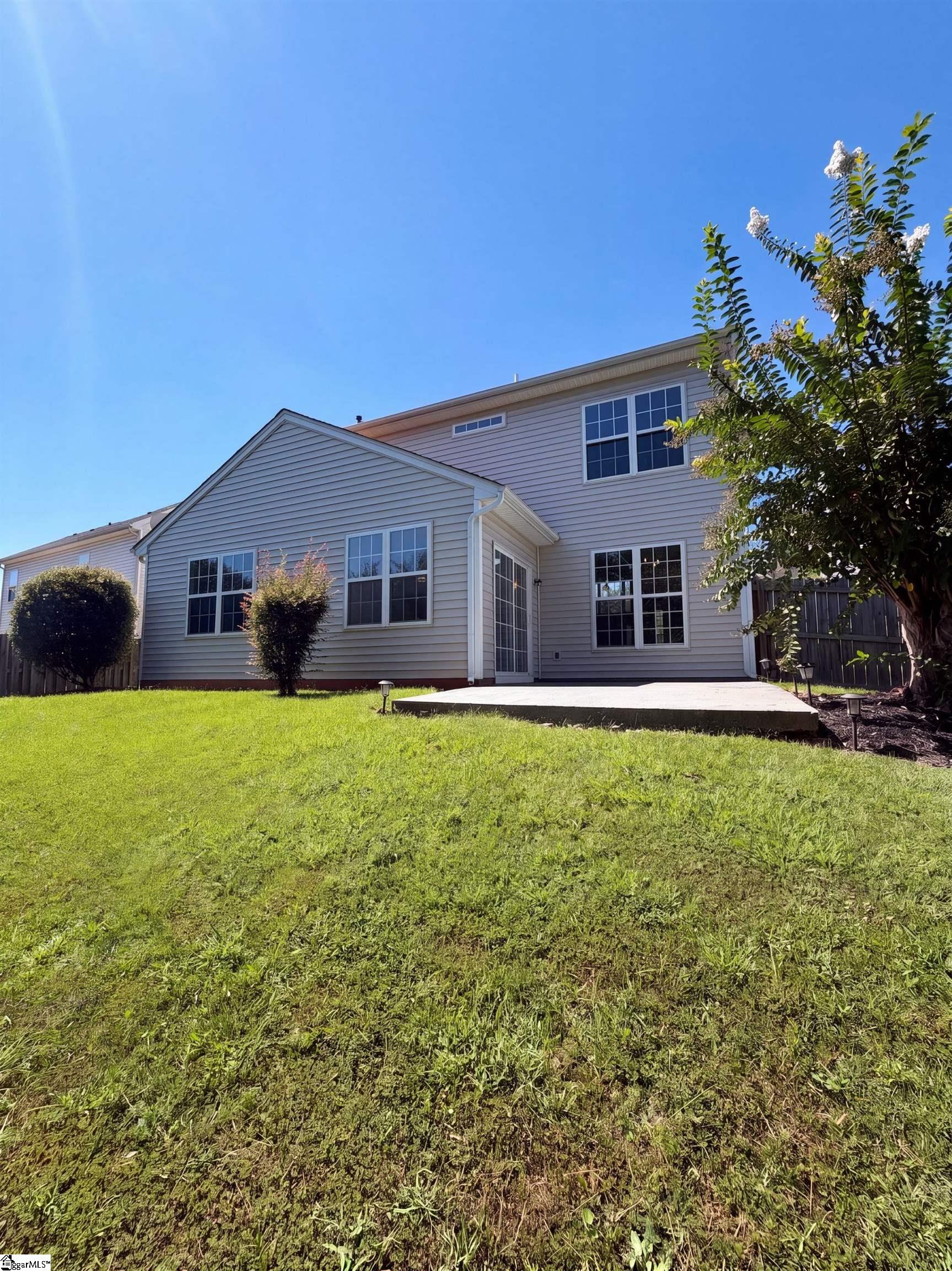 Photo 4 of Single family home for sale at 200 Stillwater Ct, Simpsonville, SC 29681 | MLS# 1604046 | Listing updated on 2026-09-17