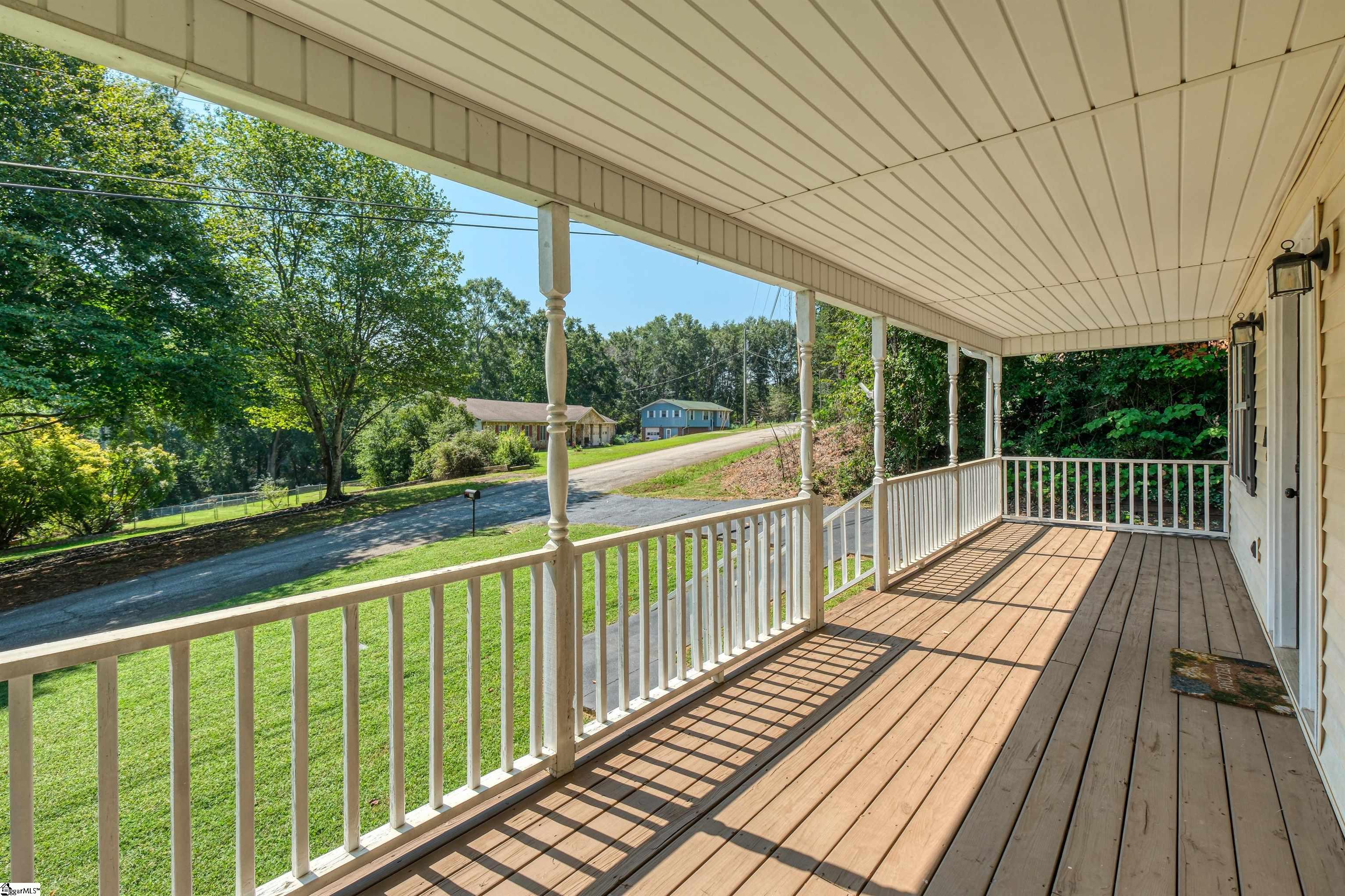 Photo 4 of Single family home for sale at 222 Midland Dr, Easley, SC 29640 | MLS# 1604065 | Listing updated on 2026-09-17