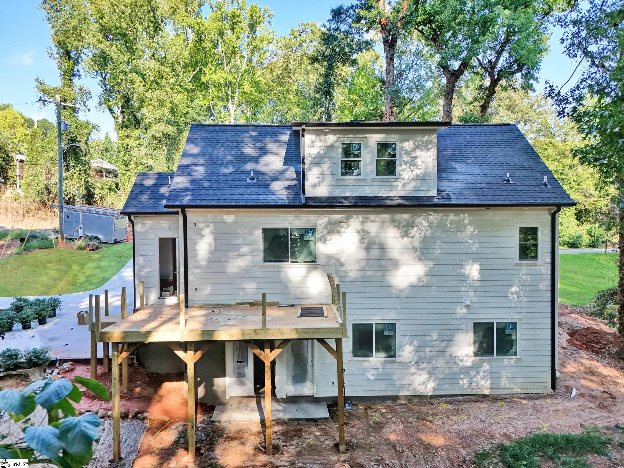 Photo 2 of Single family home for sale at 15 Meadow Crst Cir, Greenville, SC 29609 | MLS# 1604072 | Listing updated on 2026-09-17