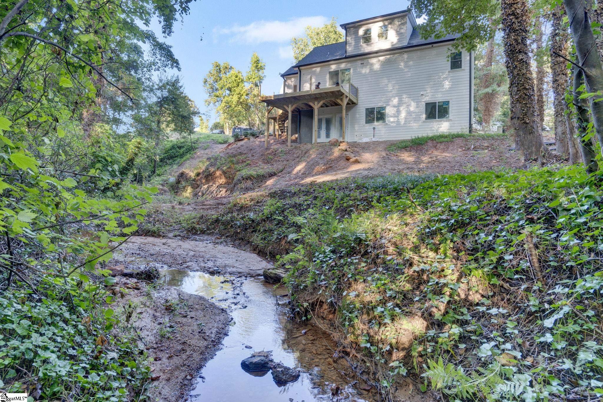 Photo 3 of Single family home for sale at 15 Meadow Crst Cir, Greenville, SC 29609 | MLS# 1604072 | Listing updated on 2026-09-17