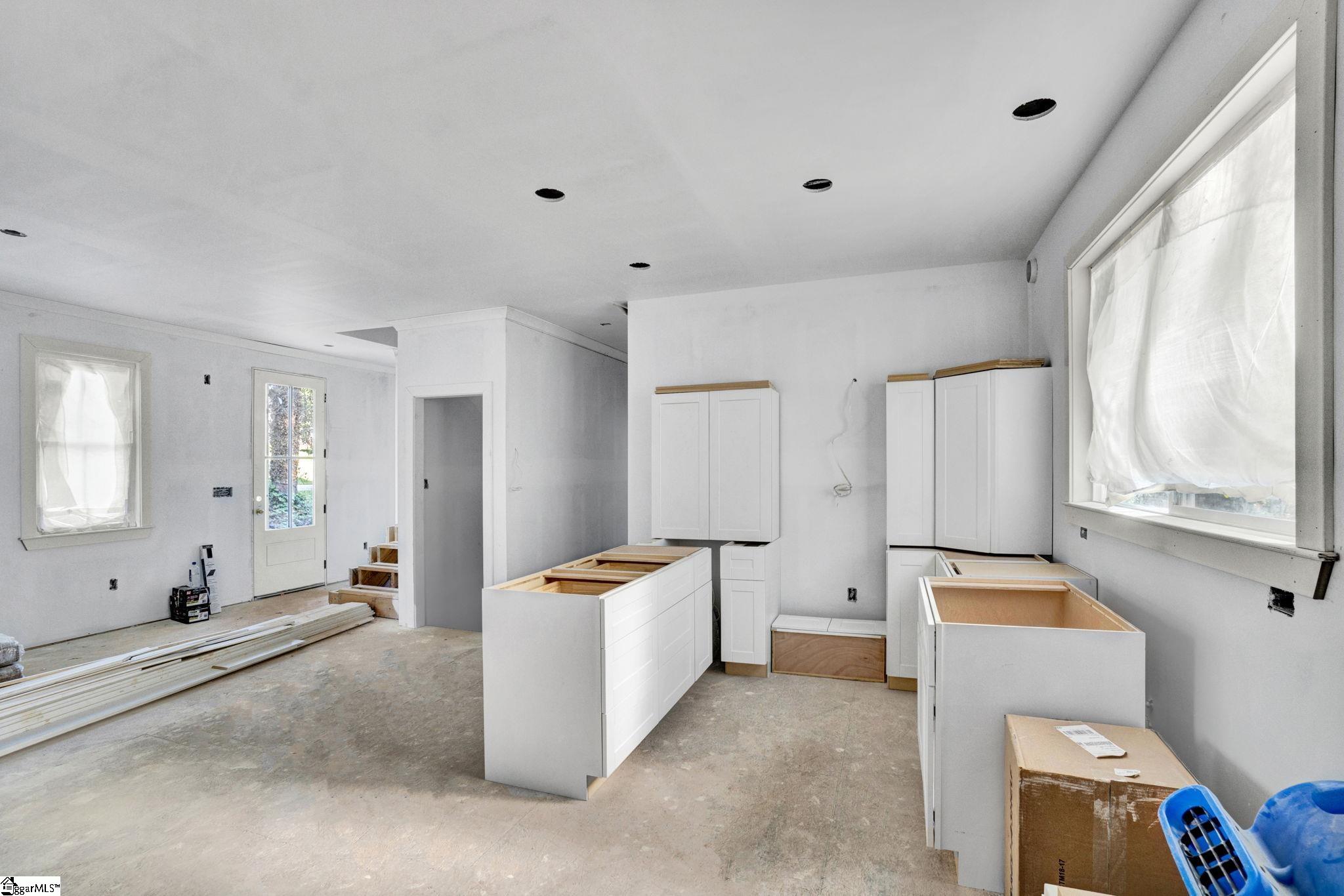Photo 4 of Single family home for sale at 15 Meadow Crst Cir, Greenville, SC 29609 | MLS# 1604072 | Listing updated on 2026-09-17