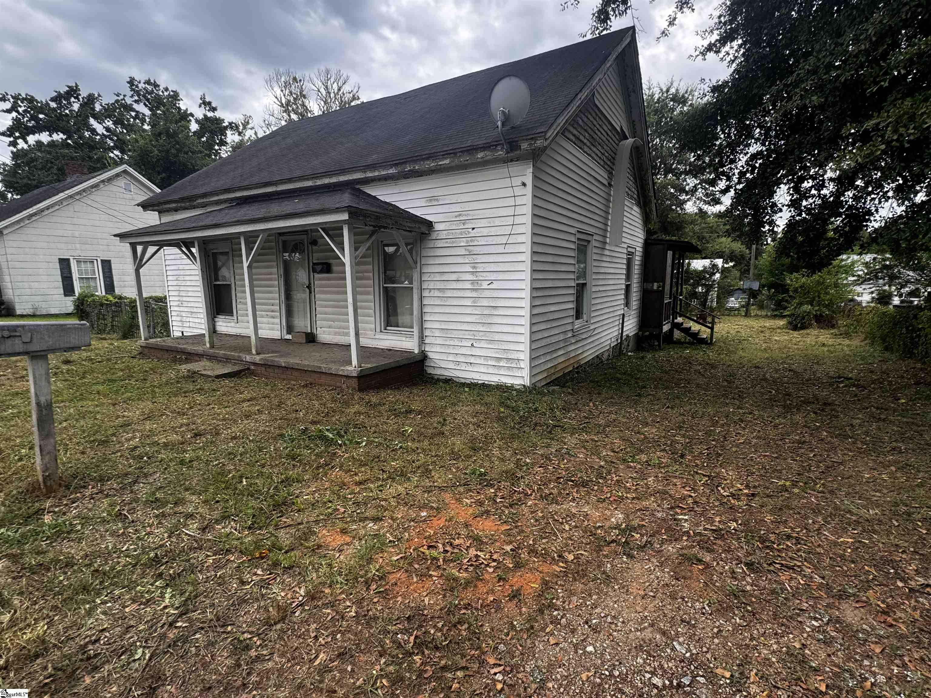 6 Hammett Street, Laurens SC 29360
