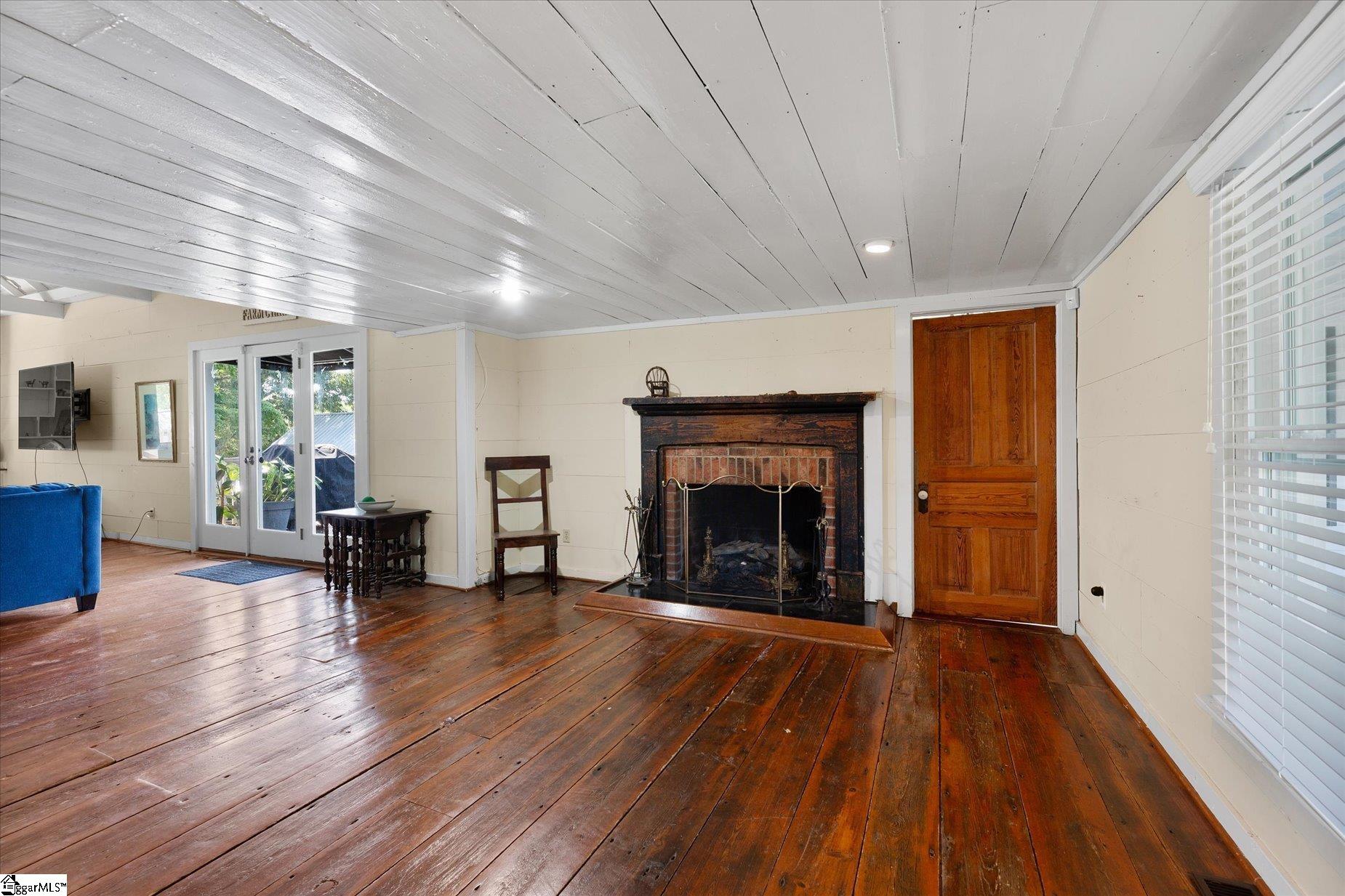 Photo 2 of Single family home for sale at 1124 Tugaloo Rd, Landrum, SC 29356 | MLS# 1604129 | Listing updated on 2026-09-18