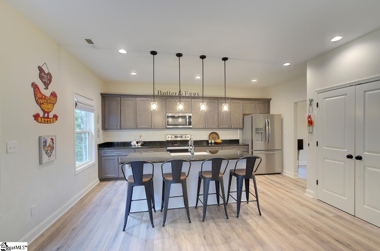 54 Lakeview Road, Fountain Inn SC 29644