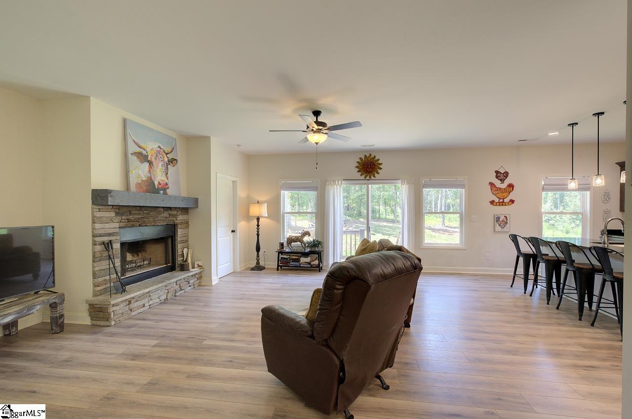 54 Lakeview Road, Fountain Inn SC 29644