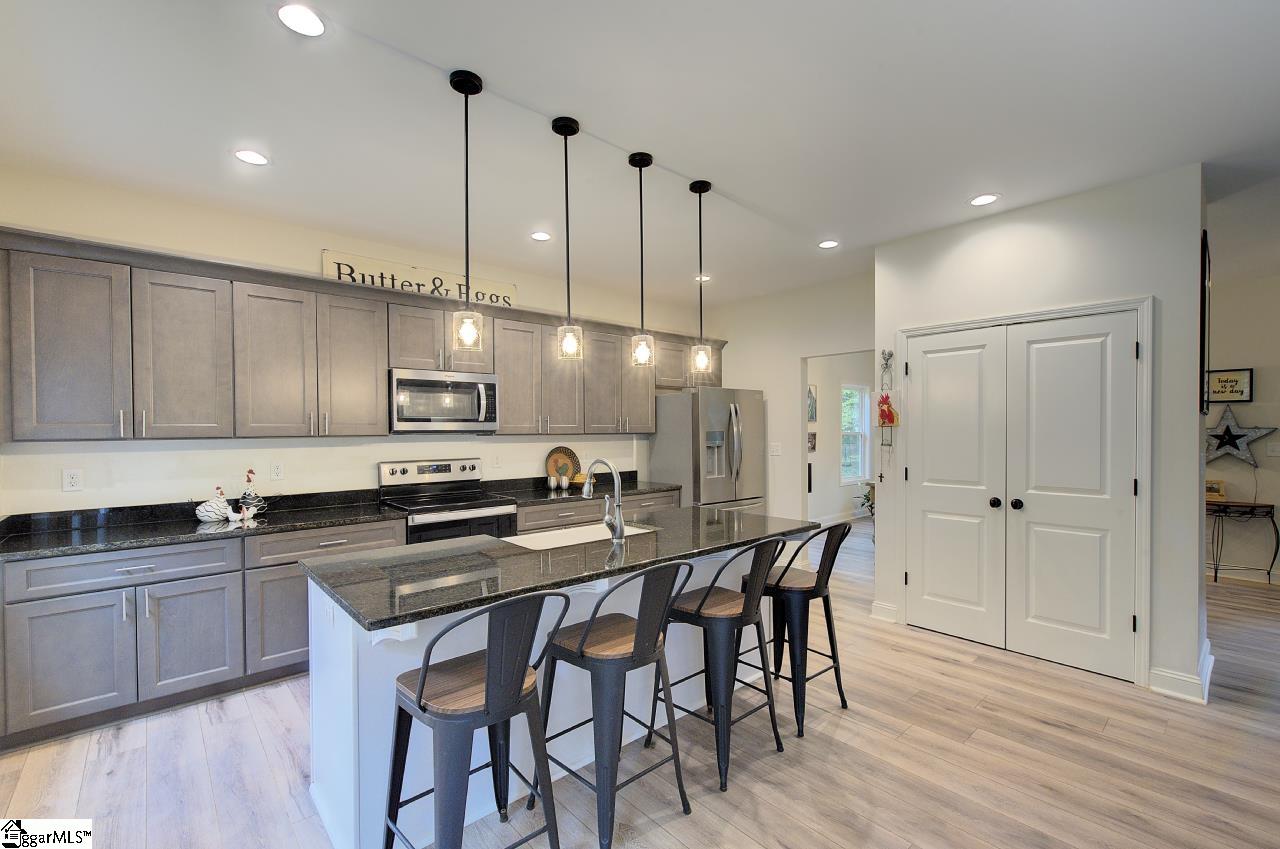 54 Lakeview Road, Fountain Inn SC 29644