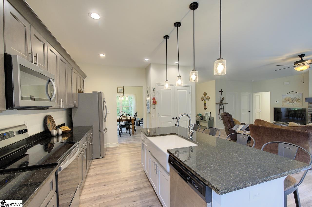54 Lakeview Road, Fountain Inn SC 29644