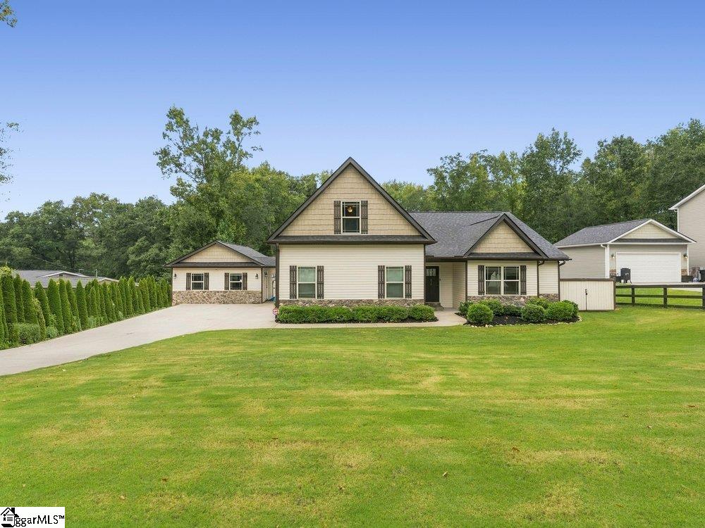 Photo 1 of Single family home for sale at 230 Mccall Rd, Simpsonville, SC 29680 | MLS# 1604146 | Listing updated on 2026-09-18