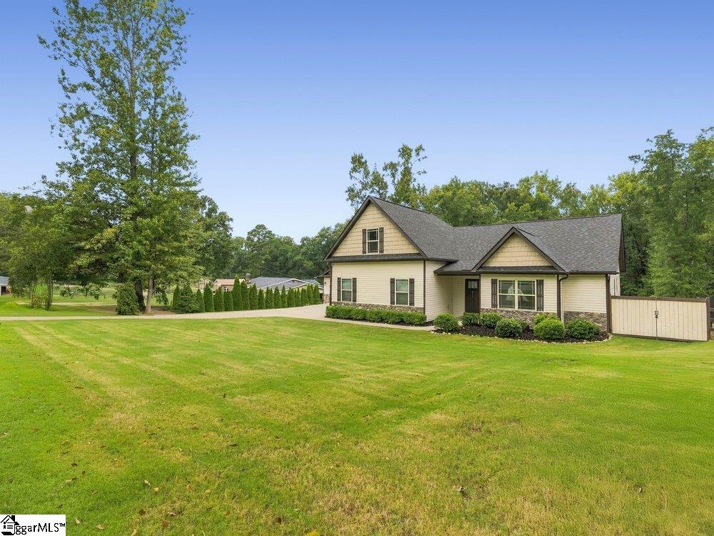 Photo 2 of Single family home for sale at 230 Mccall Rd, Simpsonville, SC 29680 | MLS# 1604146 | Listing updated on 2026-09-18