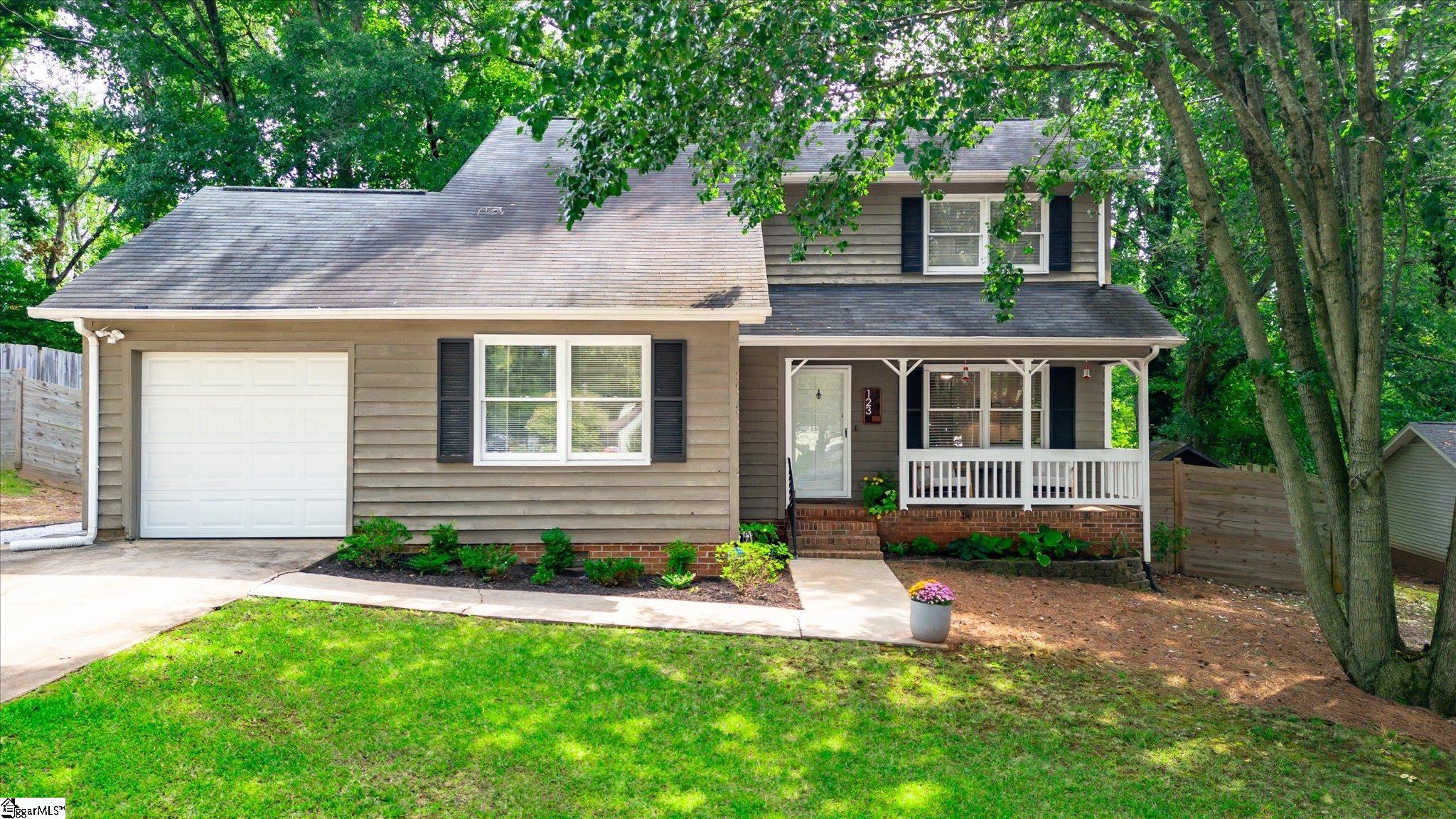 Single family home for sale at 123 Mountain Chase Dr, Taylors, SC 29687 | MLS# 1604149