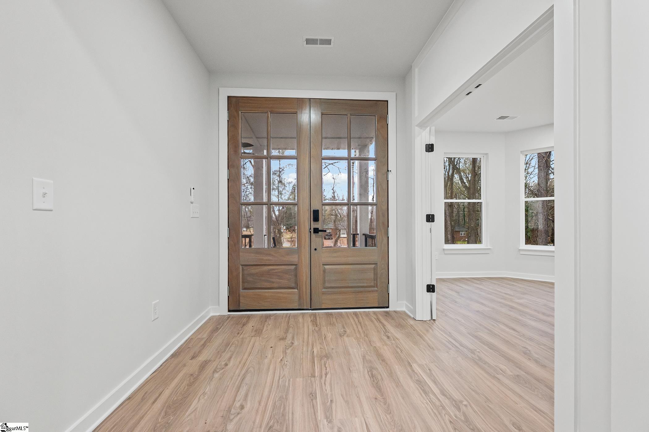 Photo 2 of Single family home for sale at 323 Hunts Brg Rd, Greenville, SC 29617 | MLS# 1604165 | Listing updated on 2026-09-18