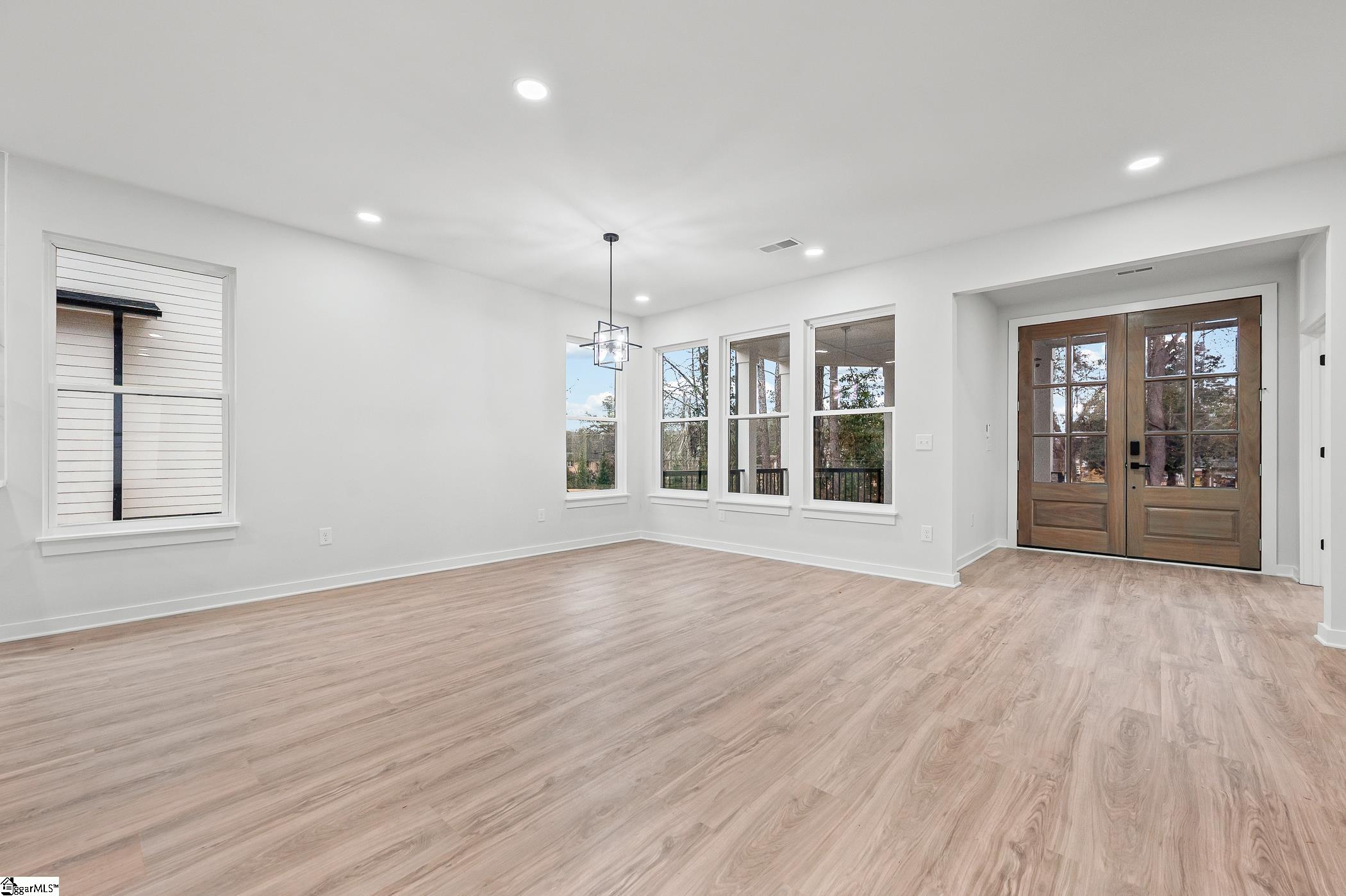Photo 3 of Single family home for sale at 323 Hunts Brg Rd, Greenville, SC 29617 | MLS# 1604165 | Listing updated on 2026-09-18
