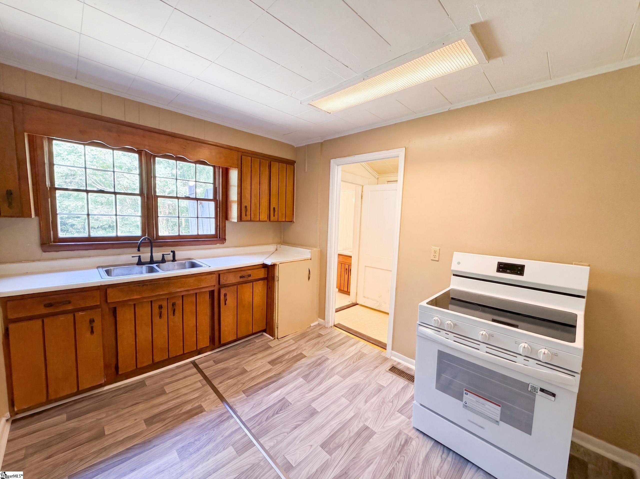 Photo 1 of Single family home for sale at 372 Oliver St, Spartanburg, SC 29303 | MLS# 1604178 | Listing updated on 2026-09-18
