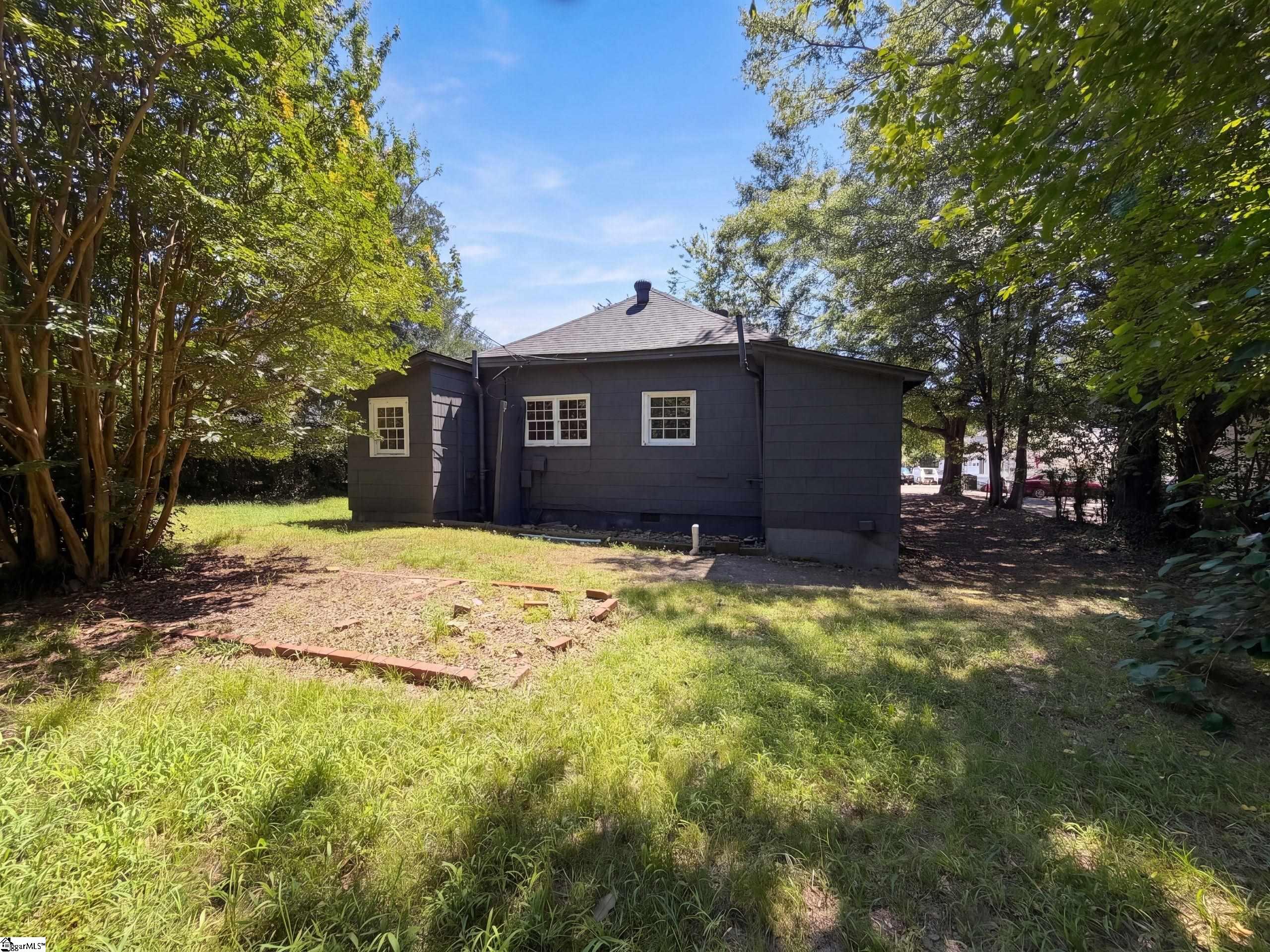 Photo 4 of Single family home for sale at 372 Oliver St, Spartanburg, SC 29303 | MLS# 1604178 | Listing updated on 2026-09-18