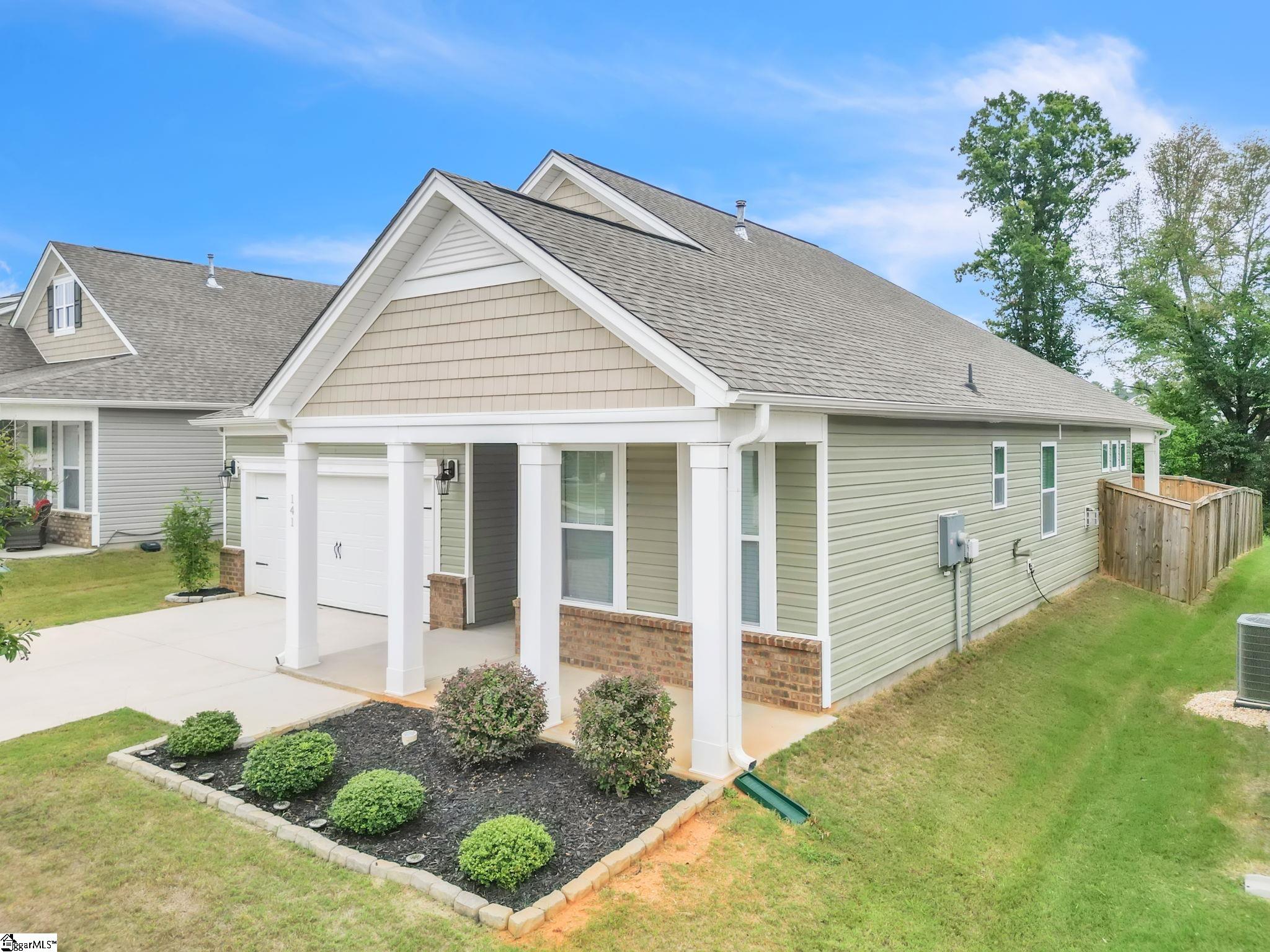 Photo 2 of Single family home for sale at 141 Dodd Trl, Greenville, SC 29605 | MLS# 1604181 | Listing updated on 2026-09-18