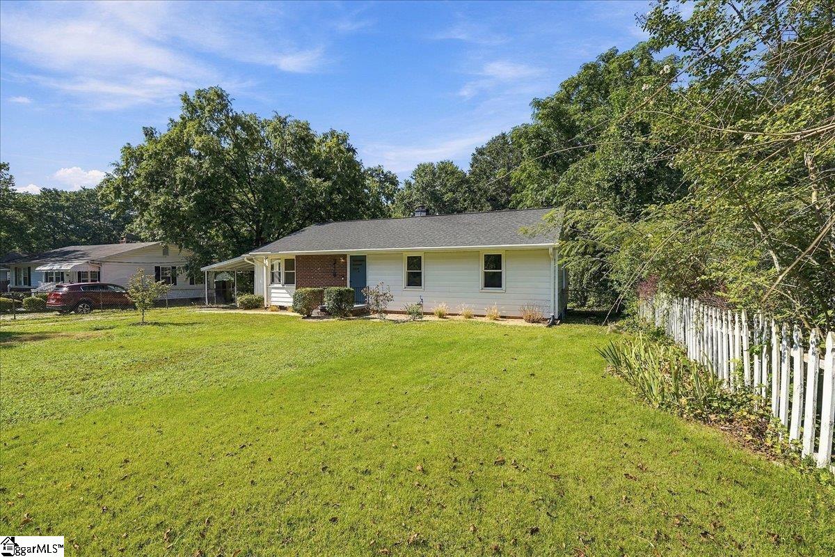 Photo 4 of Single family home for sale at 218 Elaine Ave, Taylors, SC 29687 | MLS# 1604182 | Listing updated on 2026-09-18