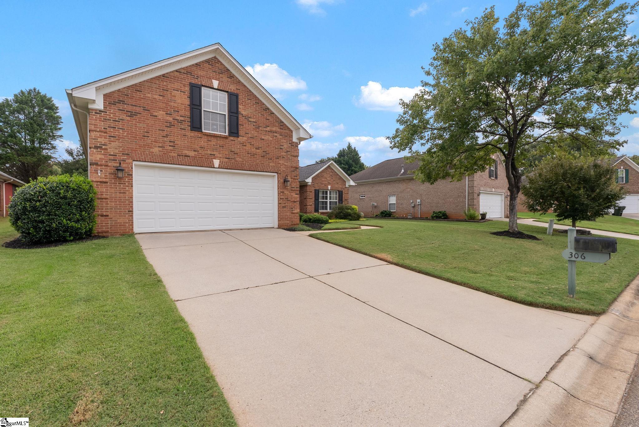 Photo 4 of Single family home for sale at 306 Jockey Ct, Simpsonville, SC 29681 | MLS# 1604188 | Listing updated on 2026-09-18