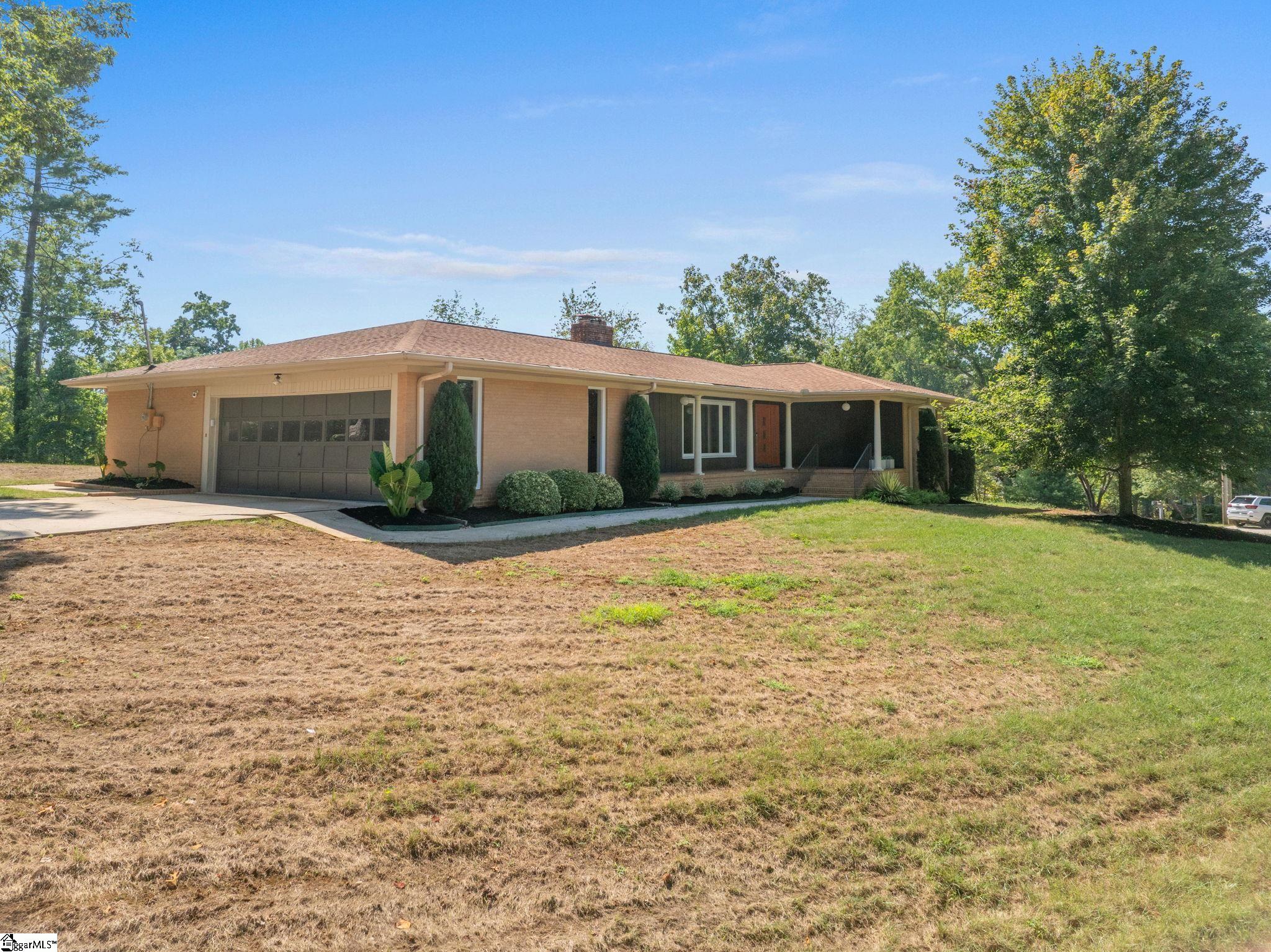 Photo 3 of Single family home for sale at 115 Cannon Ln, Taylors, SC 29687 | MLS# 1604193 | Listing updated on 2026-09-18