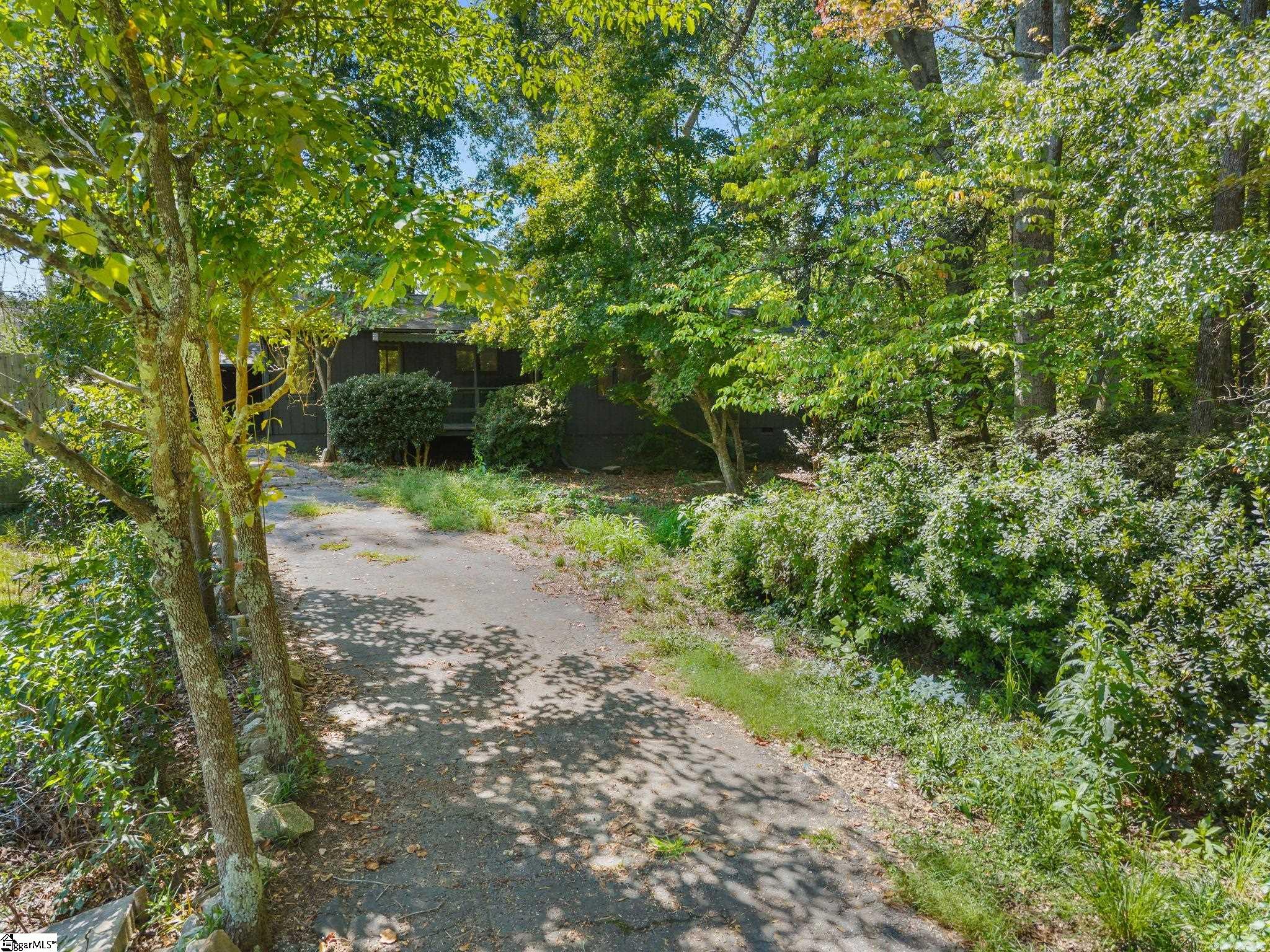 Photo 2 of Single family home for sale at 17 Ogden Dr, Greenville, SC 29617 | MLS# 1604197 | Listing updated on 2026-09-18