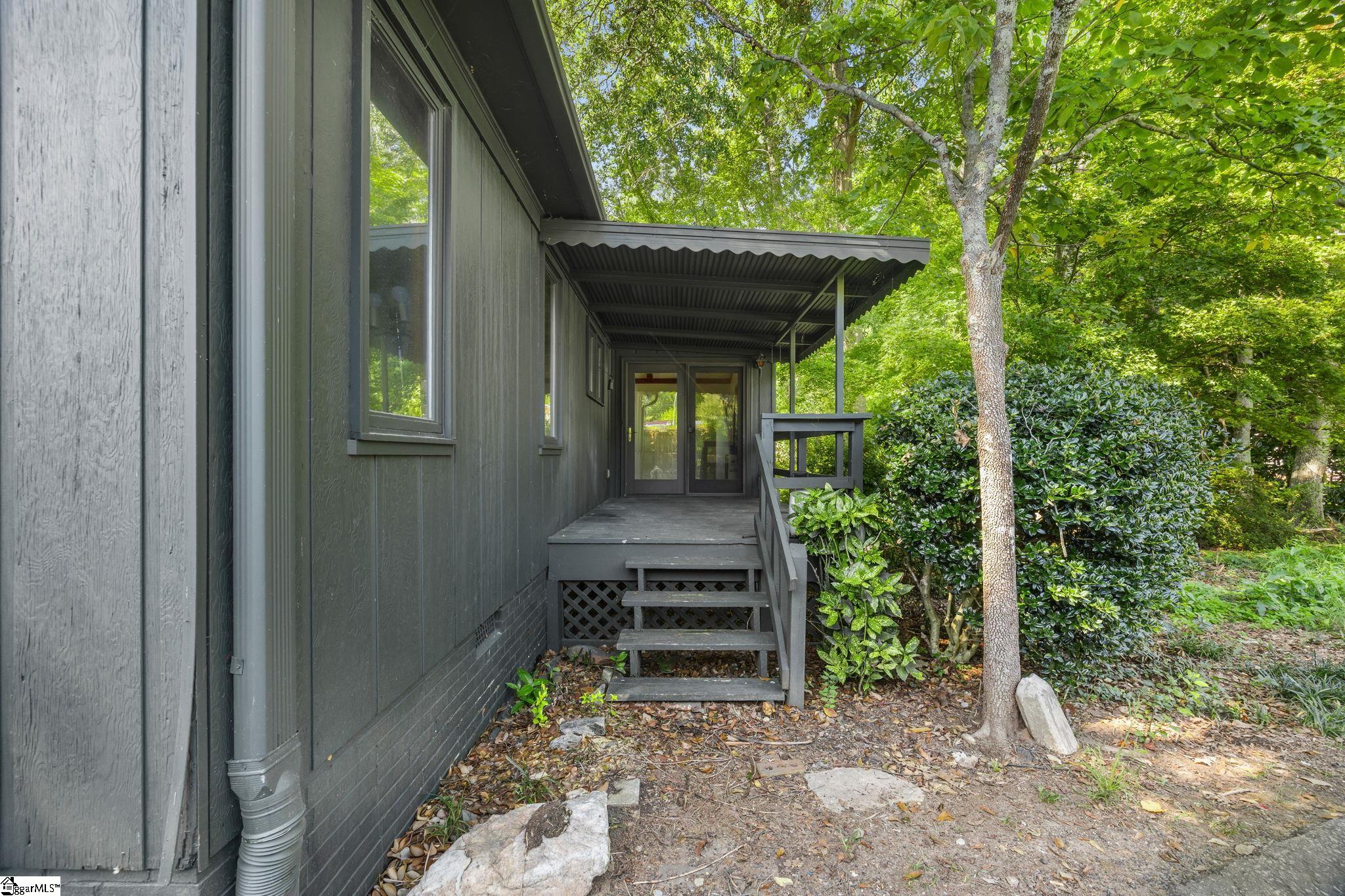 Photo 3 of Single family home for sale at 17 Ogden Dr, Greenville, SC 29617 | MLS# 1604197 | Listing updated on 2026-09-18