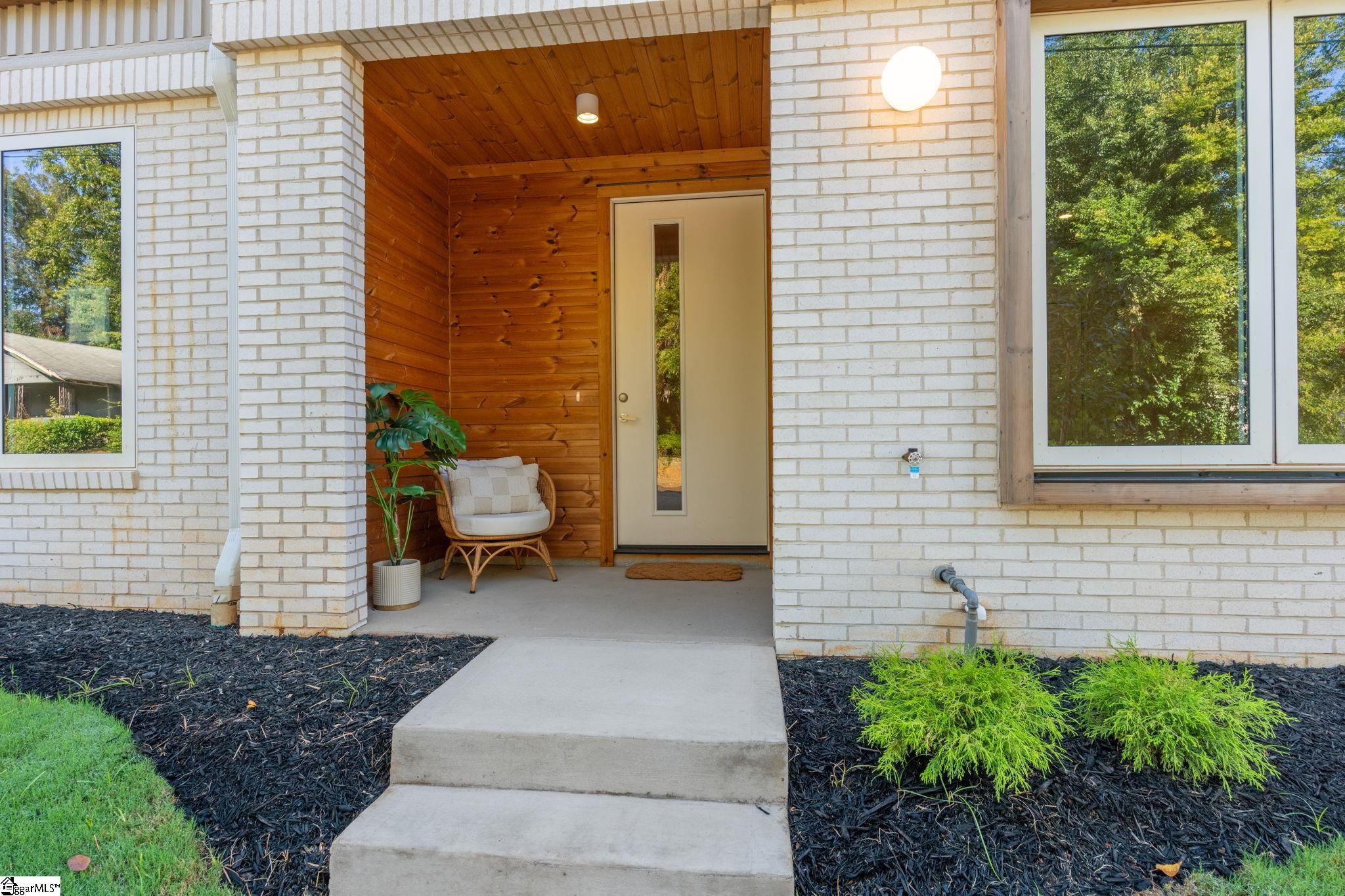 Photo 3 of Townhouse for sale at 123 S Leach St, Greenville, SC 29601 | MLS# 1604202 | Listing updated on 2026-09-18