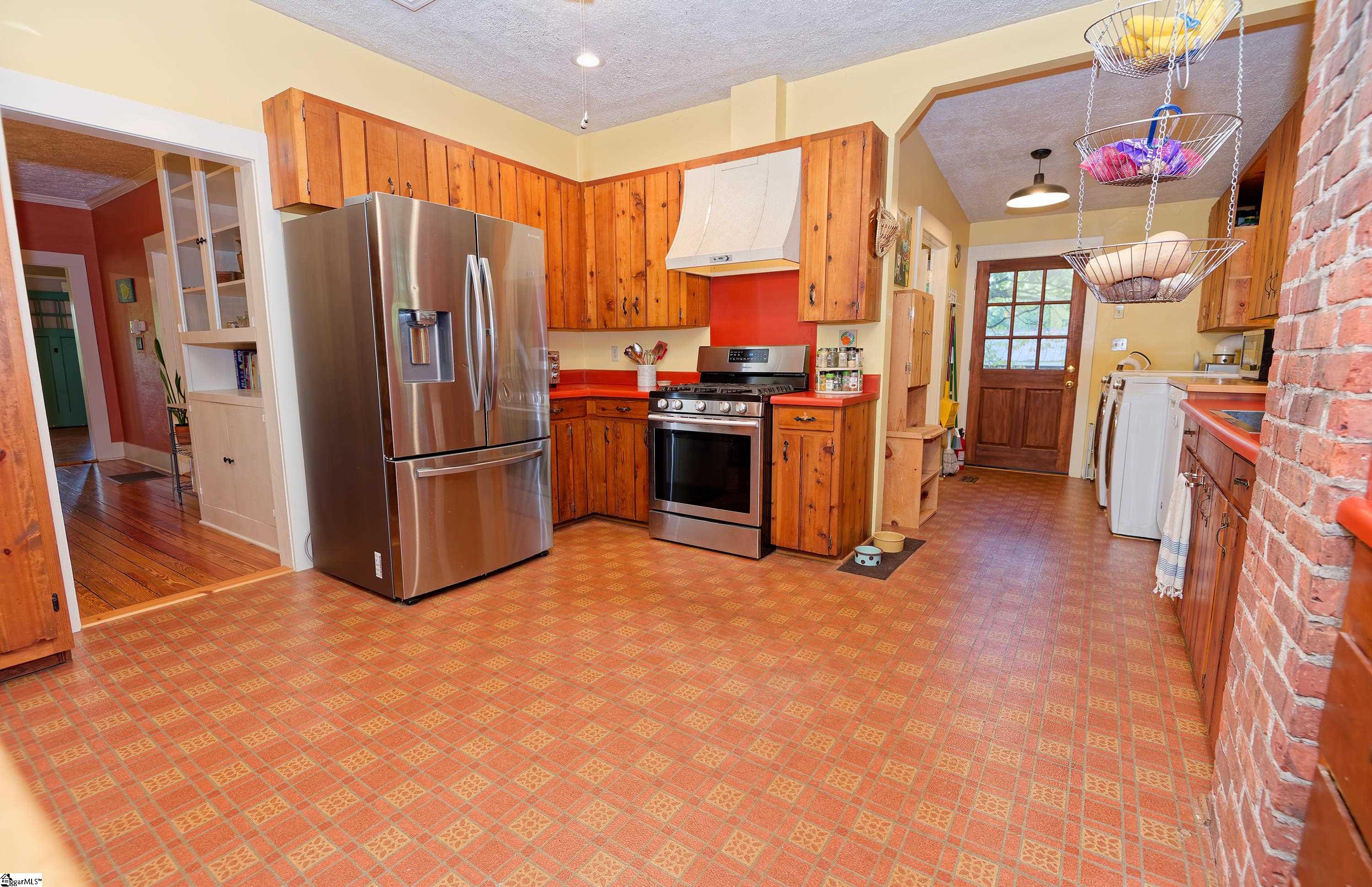 700 N Trade   (B) Avenue, Landrum SC 29536