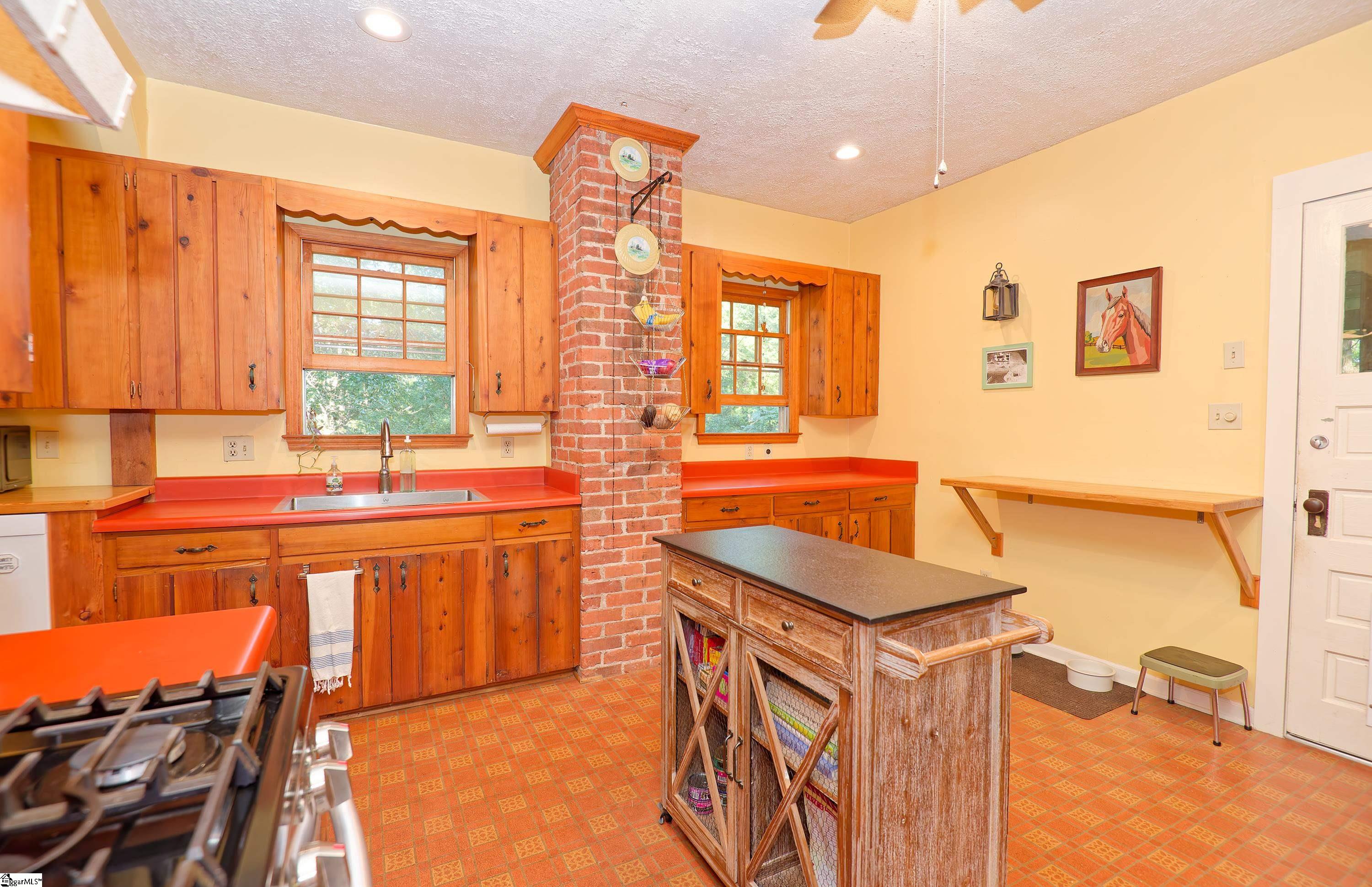 700 N Trade   (B) Avenue, Landrum SC 29536
