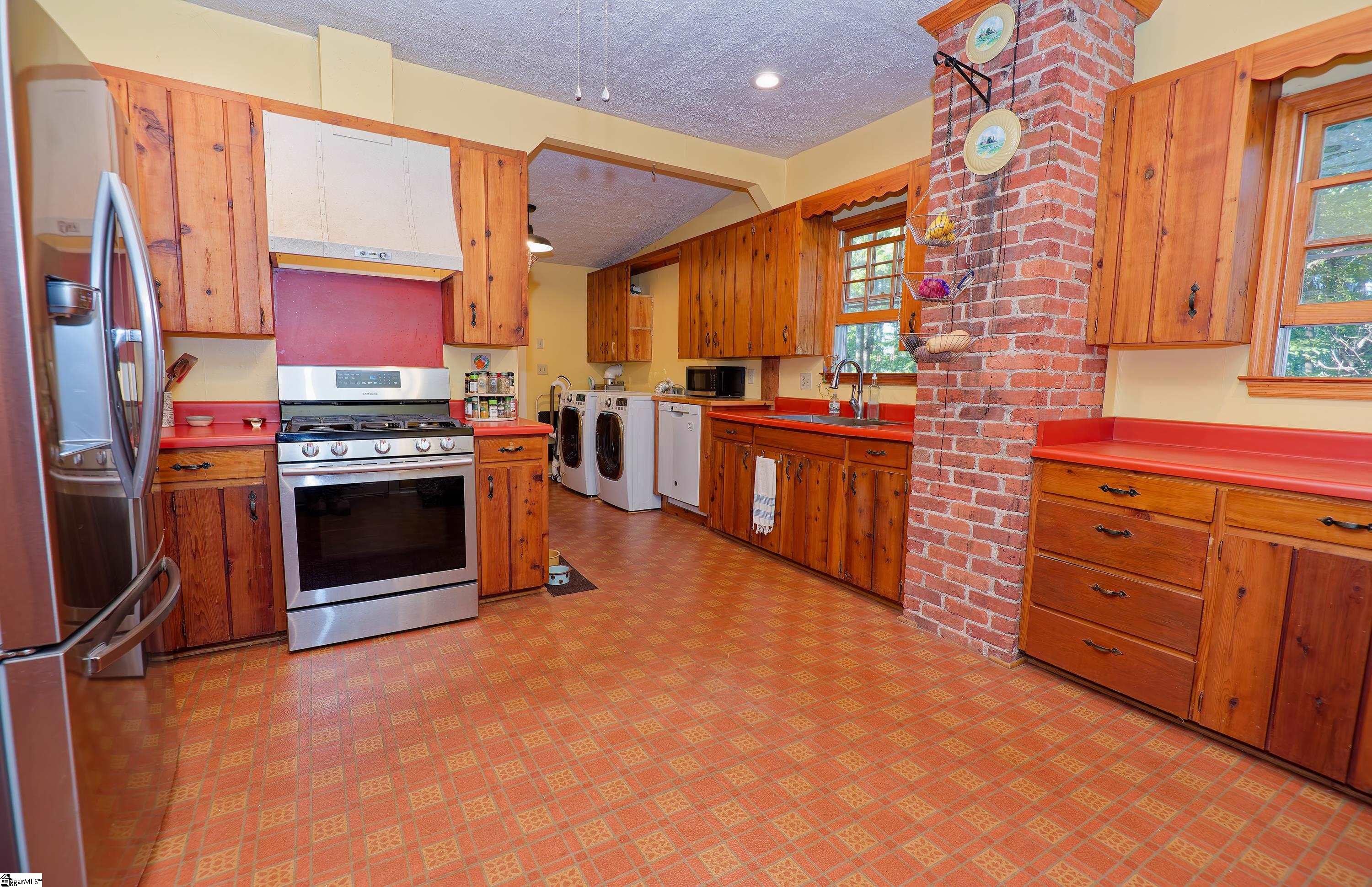 700 N Trade   (B) Avenue, Landrum SC 29536