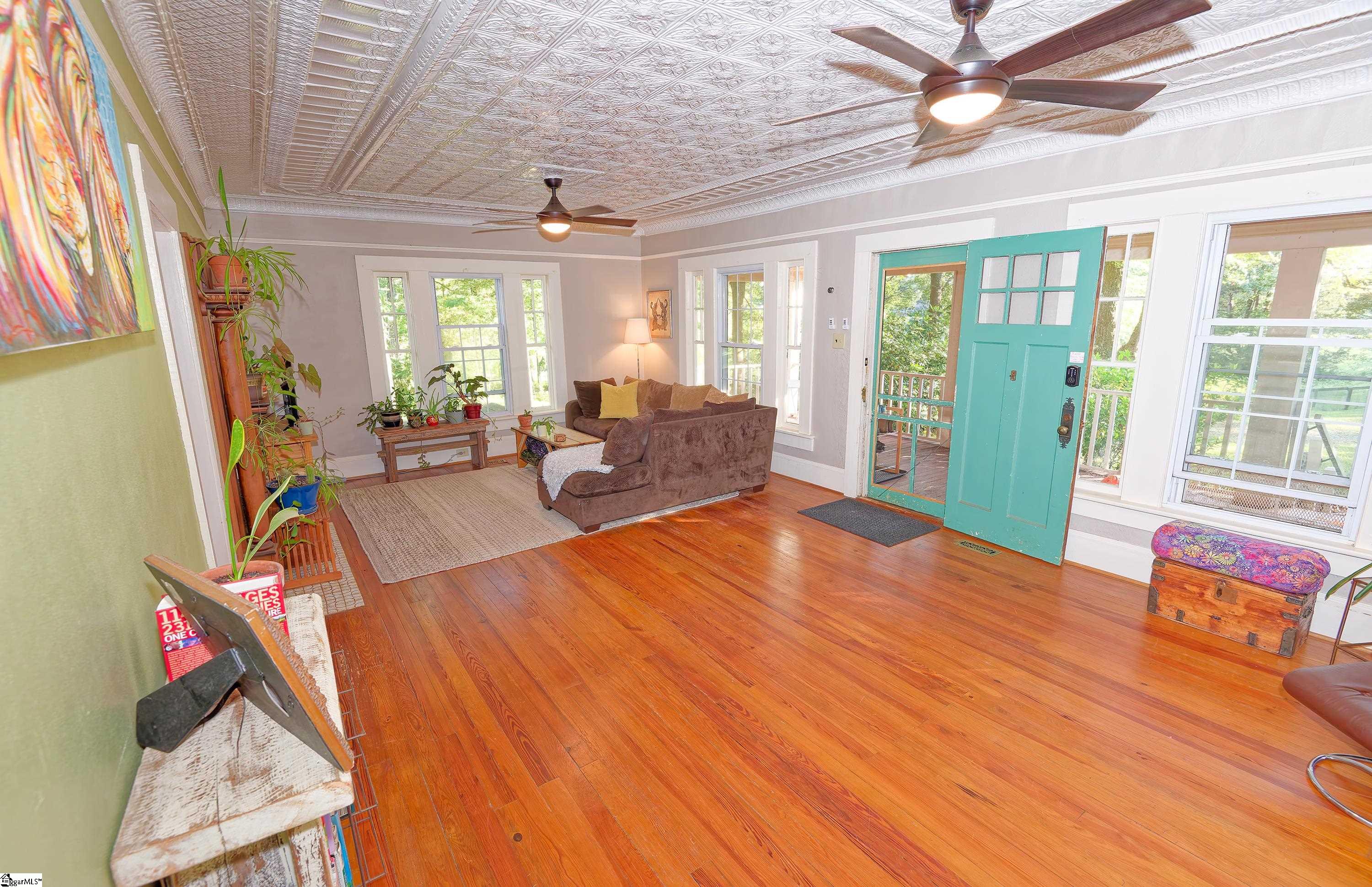 700 N Trade   (B) Avenue, Landrum SC 29536