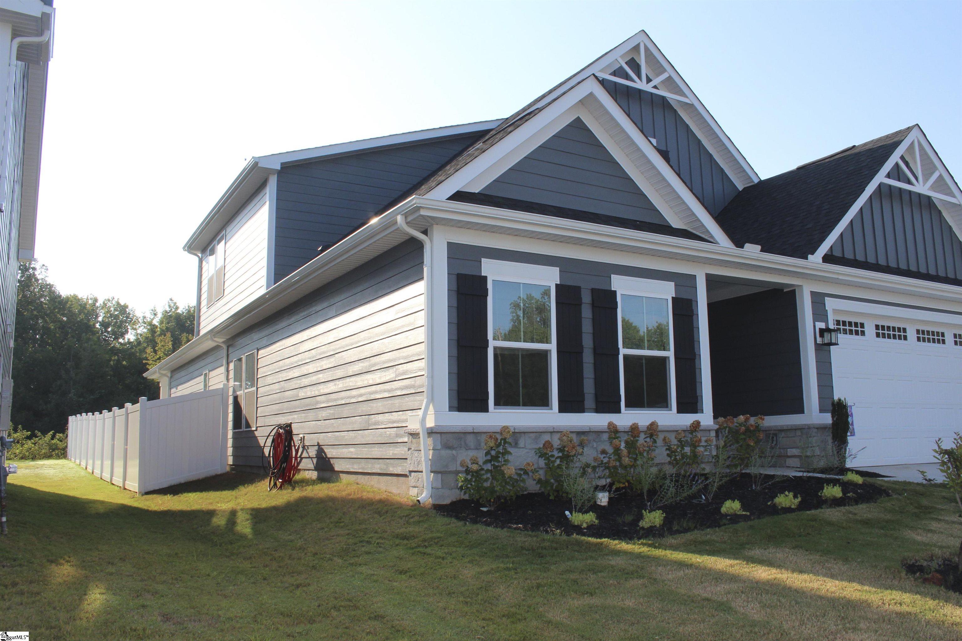 Photo 2 of Single family home for sale at 4 Dunroyal Rd, Fountain Inn, SC 29644 | MLS# 1604224 | Listing updated on 2026-09-18