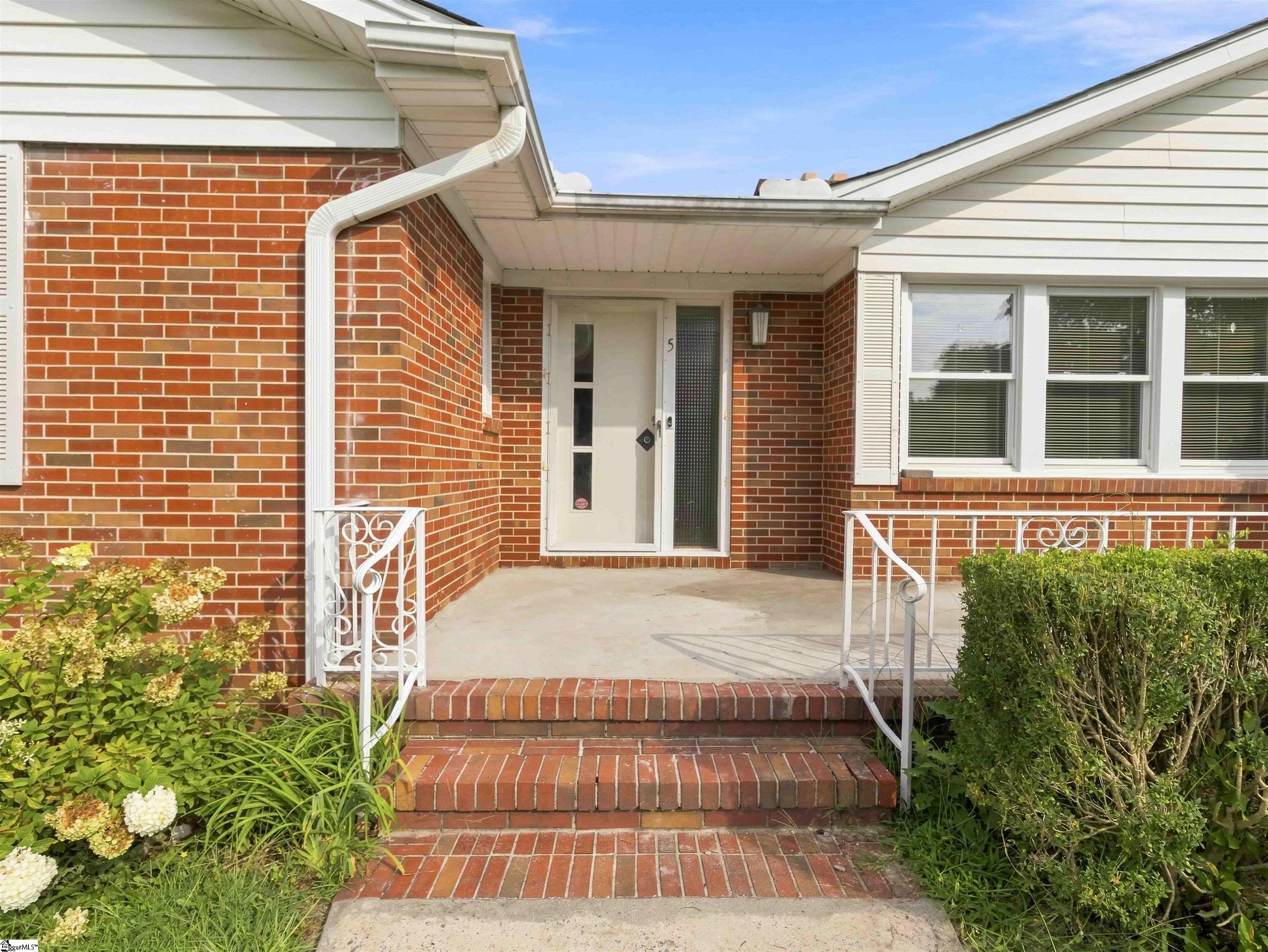 Photo 1 of Single family home for sale at 5 Lisa Dr, Greenville, SC 29615 | MLS# 1604227 | Listing updated on 2026-09-18