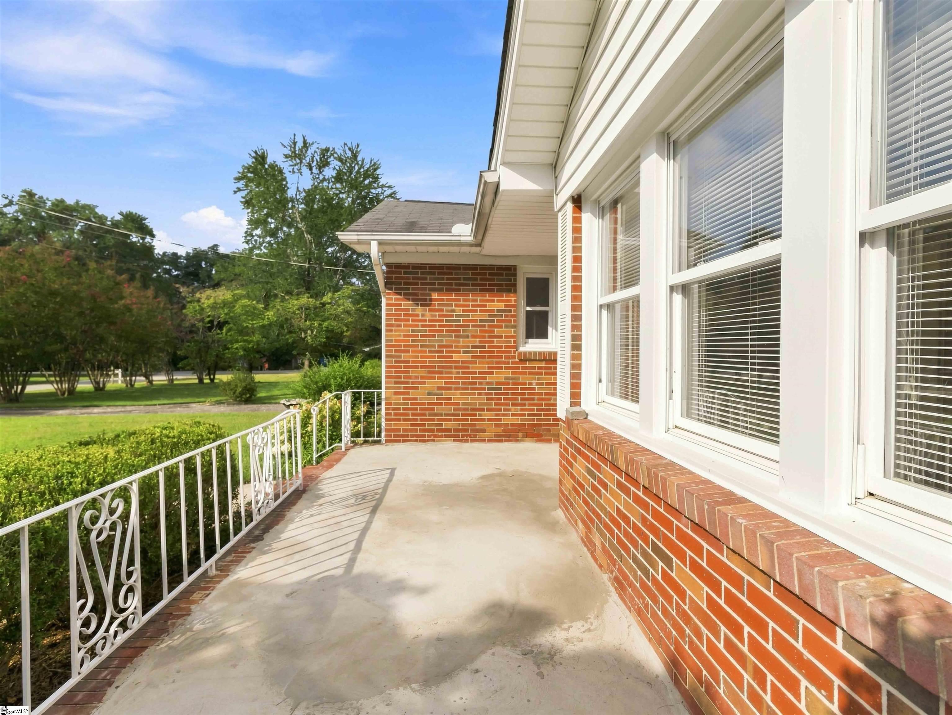 Photo 3 of Single family home for sale at 5 Lisa Dr, Greenville, SC 29615 | MLS# 1604227 | Listing updated on 2026-09-18