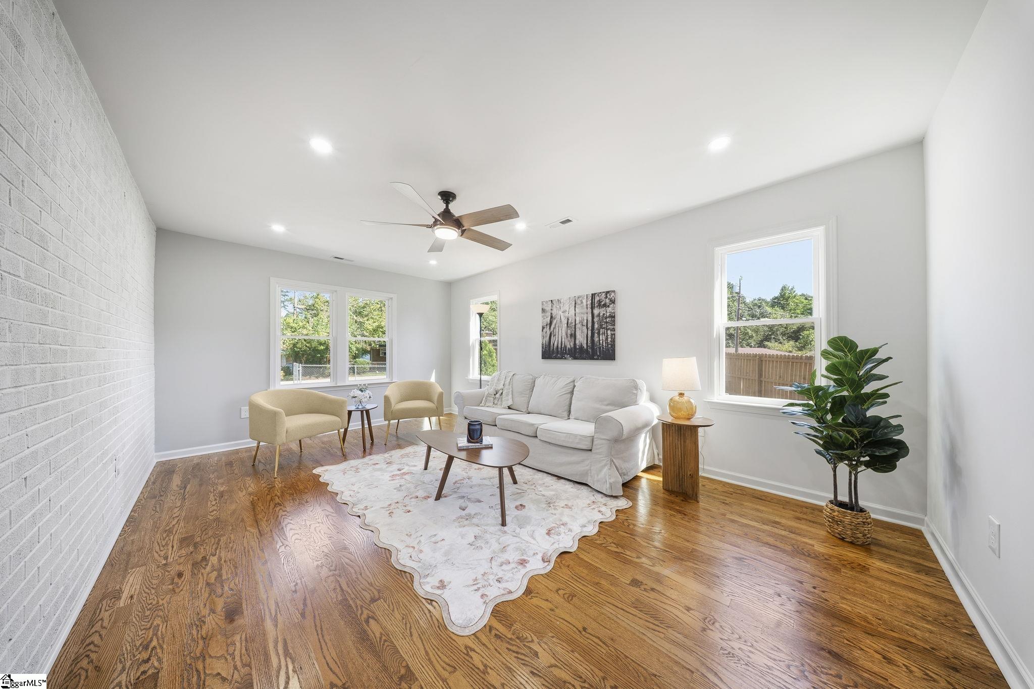 Photo 3 of Single family home for sale at 14 Dunlap Dr, Greenville, SC 29605 | MLS# 1604236 | Listing updated on 2026-09-18