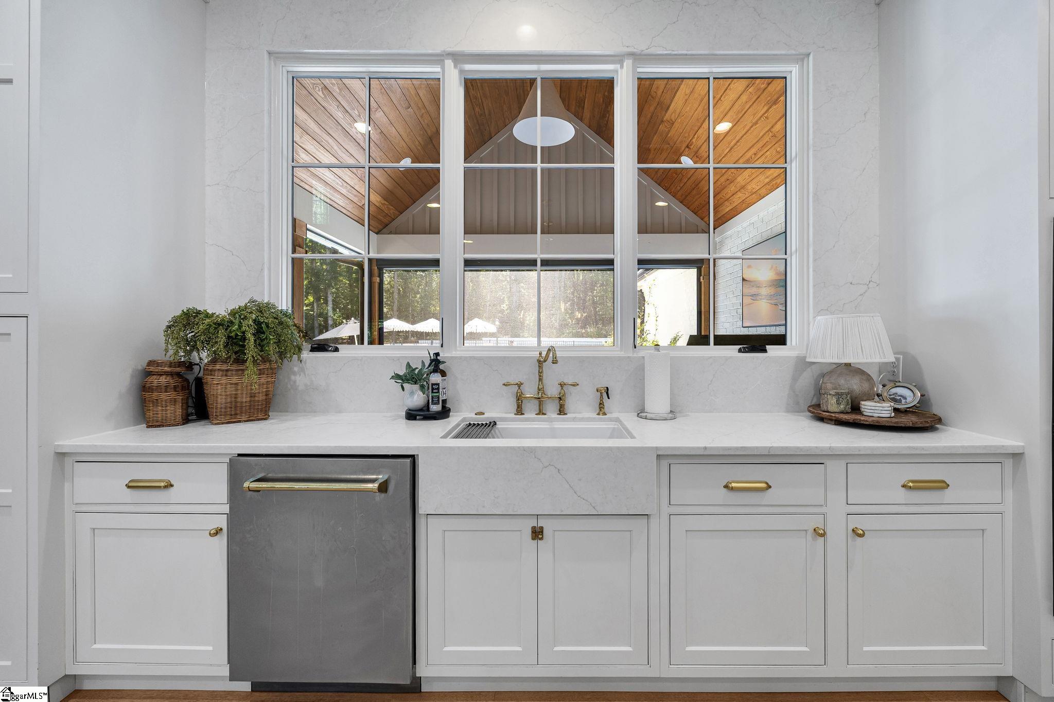 16 Mcgill Road, Taylors SC 29687