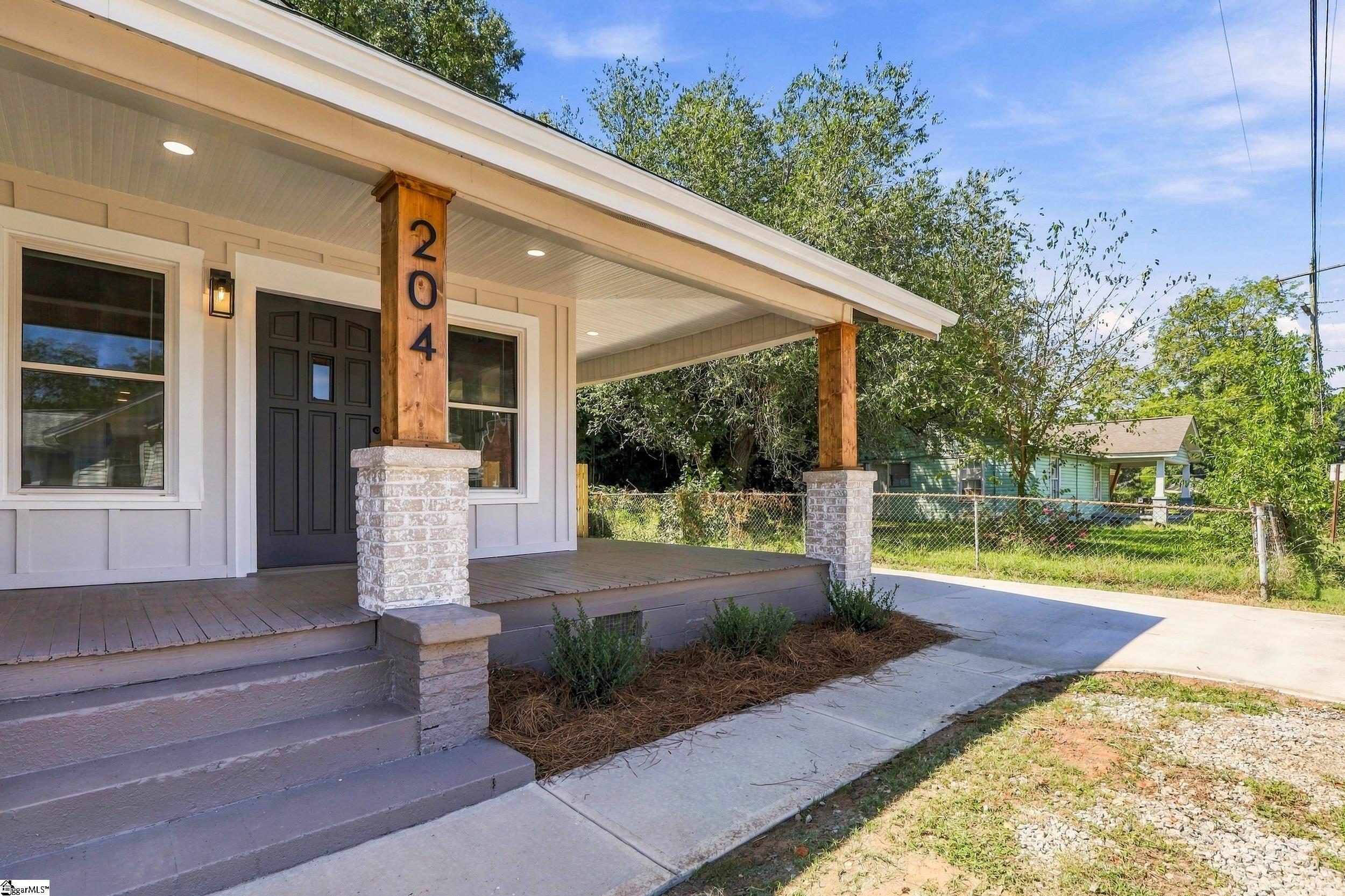 Photo 1 of Single family home for sale at 204 Stafford St, Greenville, SC 29605 | MLS# 1604263 | Listing updated on 2026-09-19