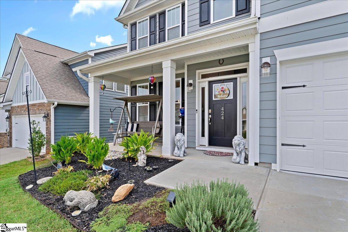 Photo 2 of Single family home for sale at 424 Raleighwood Ln, Simpsonville, SC 29681 | MLS# 1604272 | Listing updated on 2026-09-19