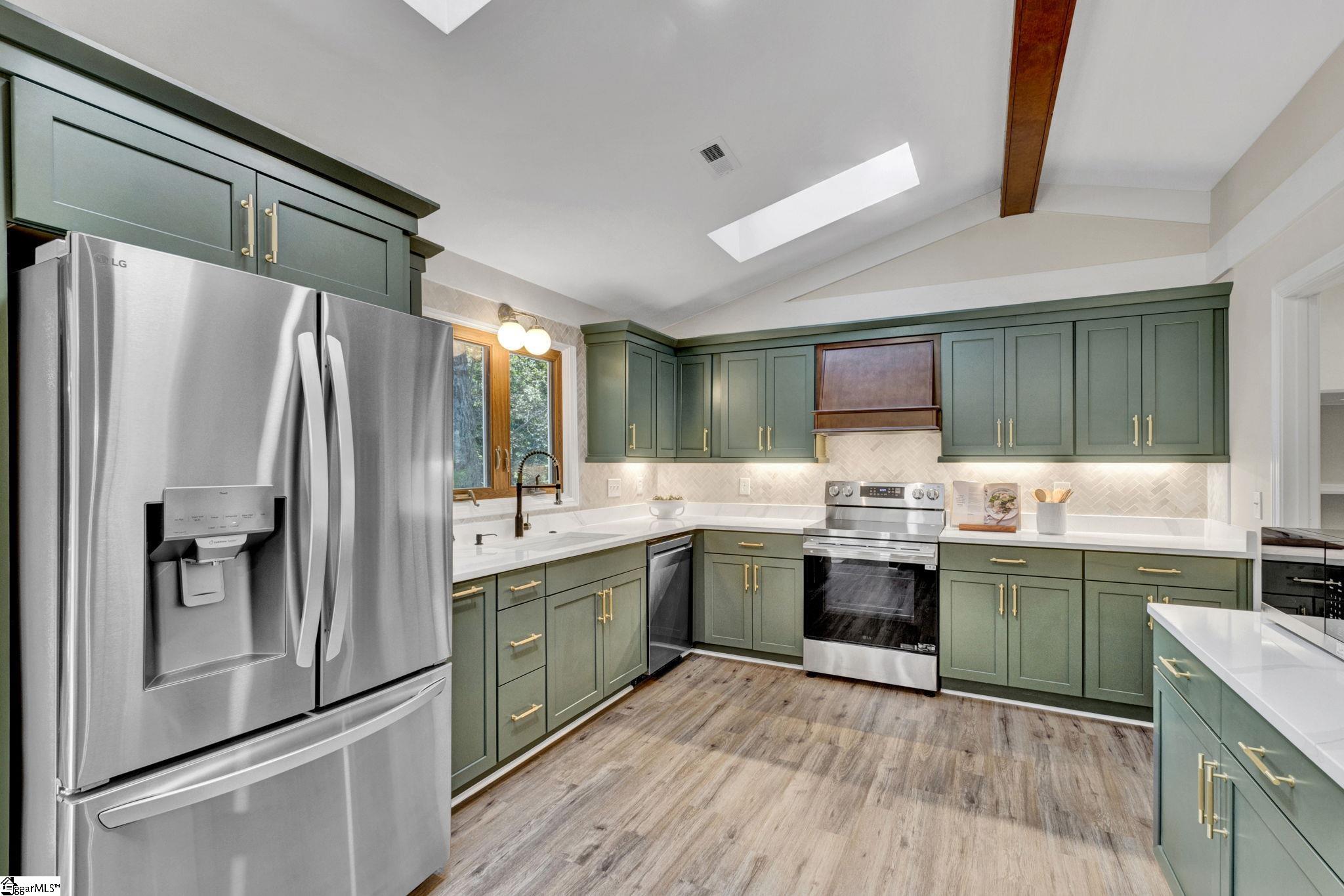 Photo 2 of Single family home for sale at 204 Fishbrook Way, Simpsonville, SC 29681 | MLS# 1604284 | Listing updated on 2026-09-19