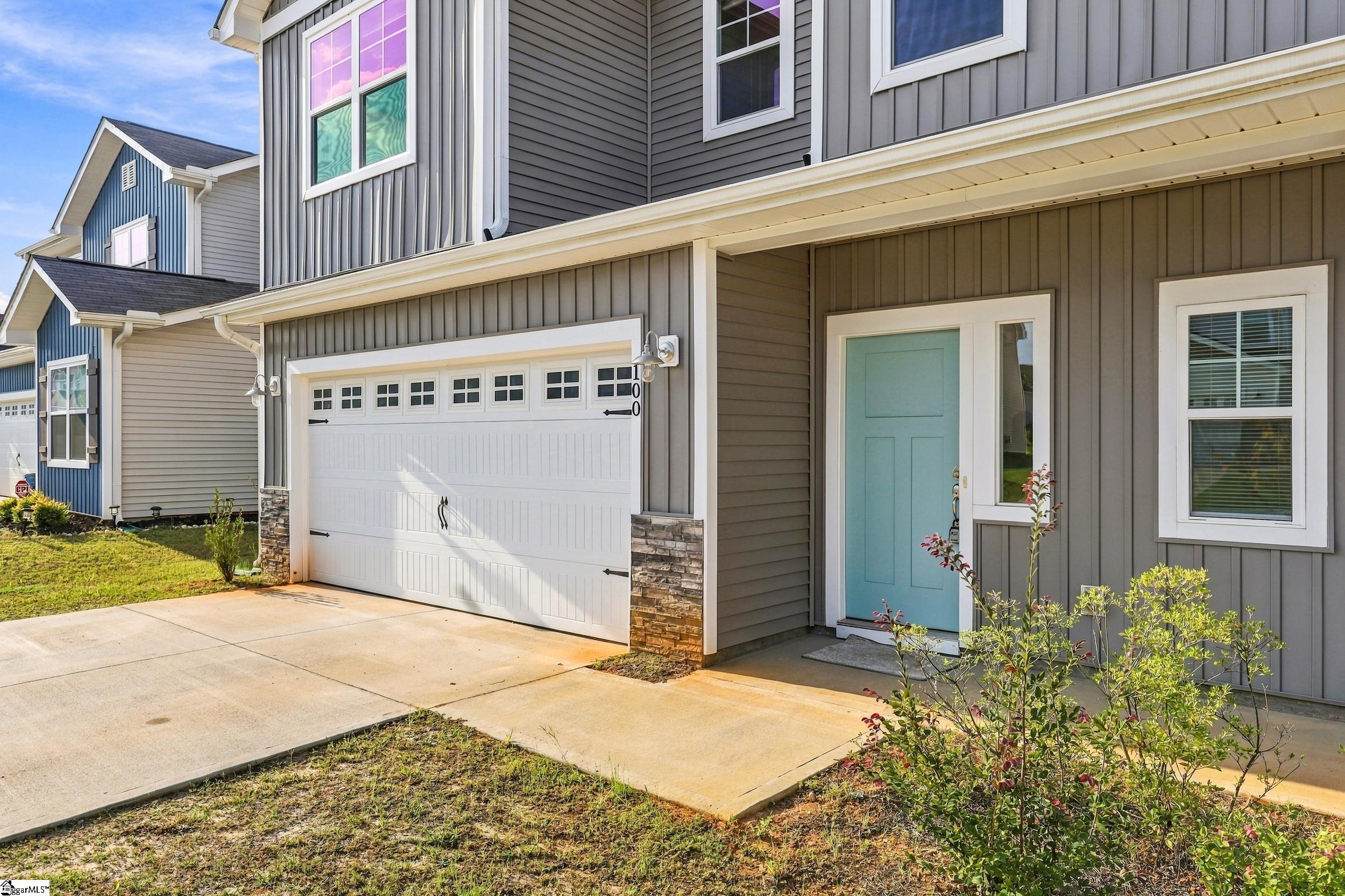 Photo 1 of Single family home for sale at 100 White Dutch Ln, Greenville, SC 29607 | MLS# 1604285 | Listing updated on 2026-09-19
