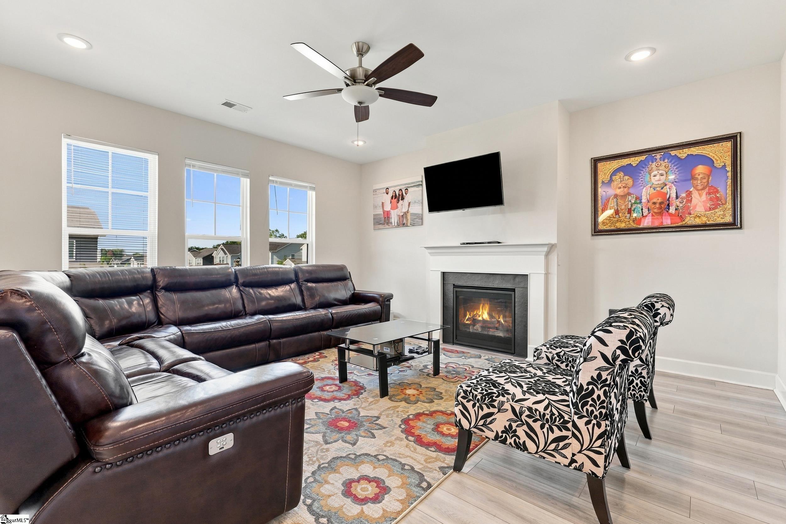 Photo 3 of Single family home for sale at 100 White Dutch Ln, Greenville, SC 29607 | MLS# 1604285 | Listing updated on 2026-09-19