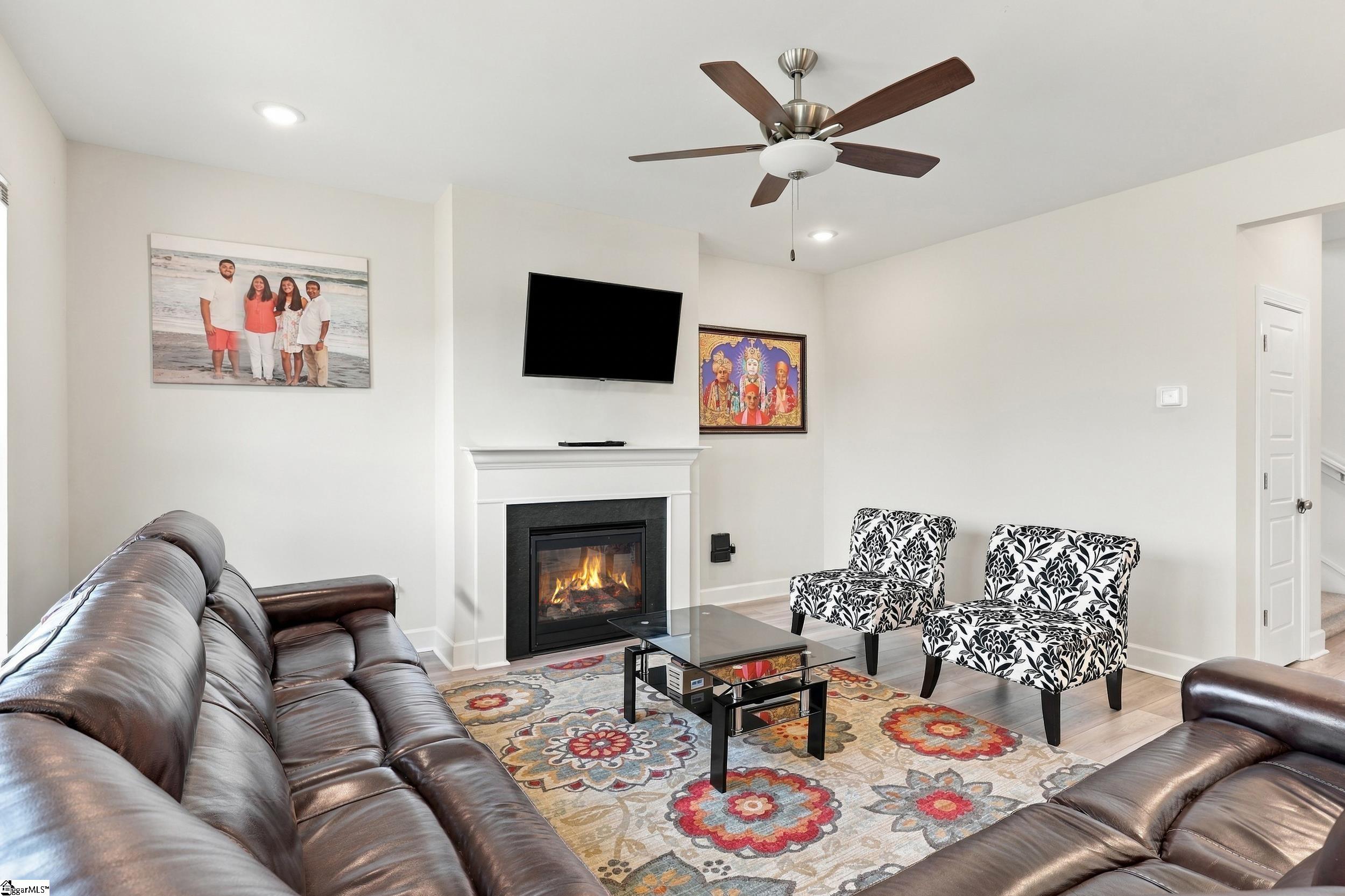 Photo 4 of Single family home for sale at 100 White Dutch Ln, Greenville, SC 29607 | MLS# 1604285 | Listing updated on 2026-09-19