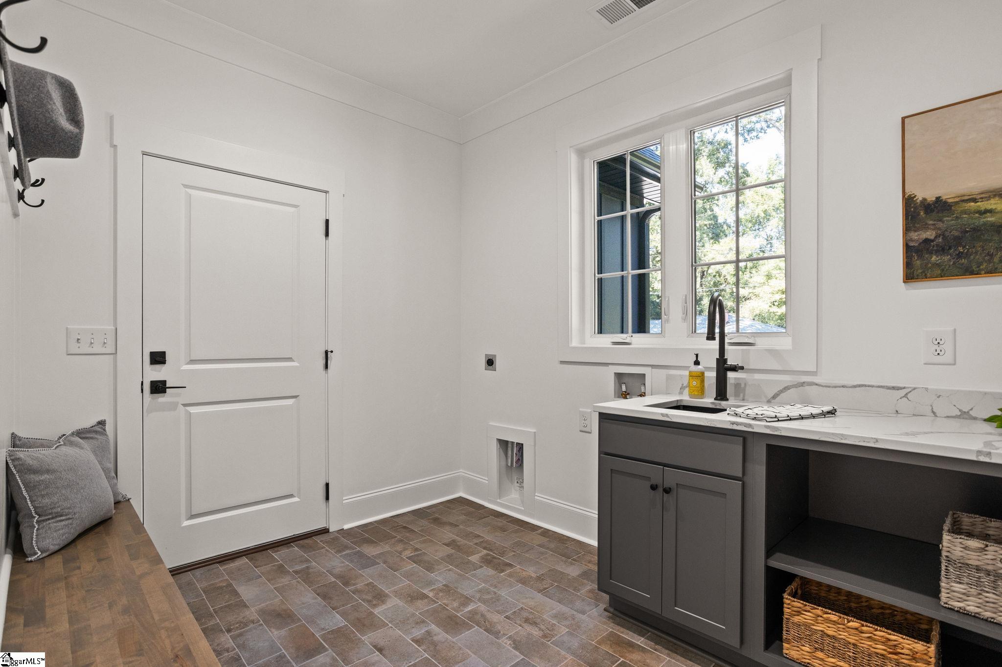Photo 4 of Single family home for sale at 208 Forest Park Dr, Simpsonville, SC 29681 | MLS# 1604287 | Listing updated on 2026-09-19
